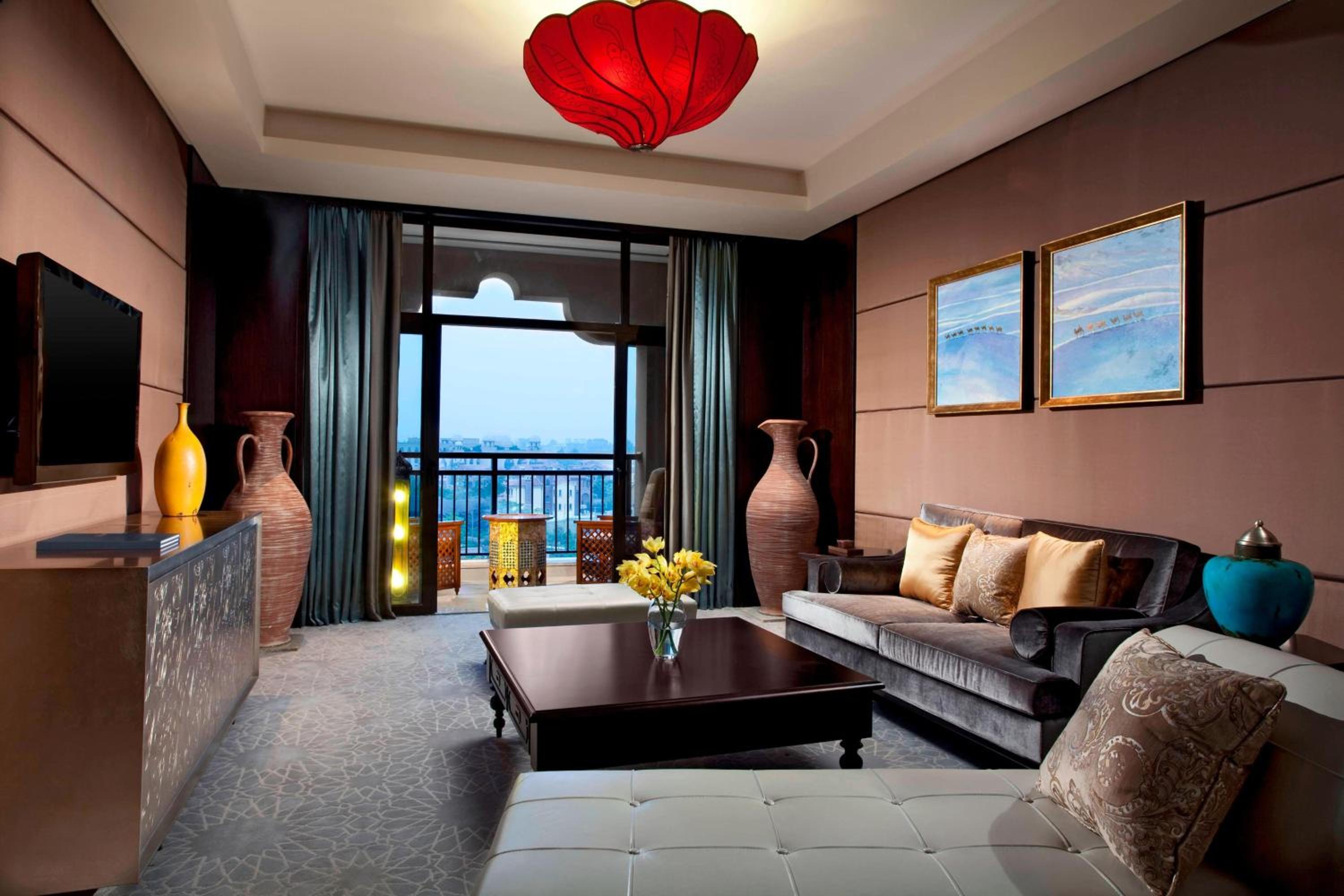 2 Bedroom Suite, Bedroom 1: 1 King, Bedroom 2: 1 King