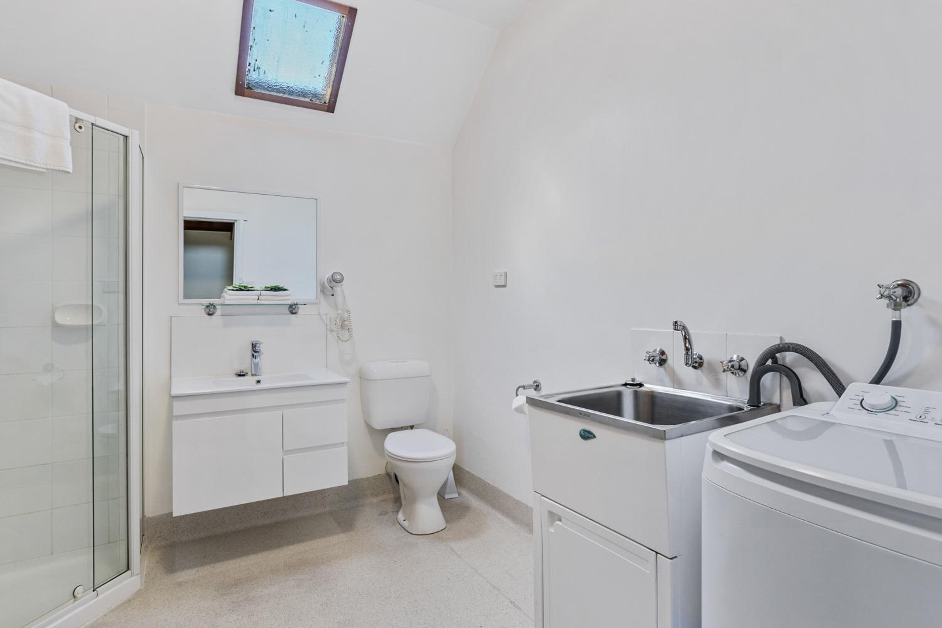 Three-Bedroom House photo 3