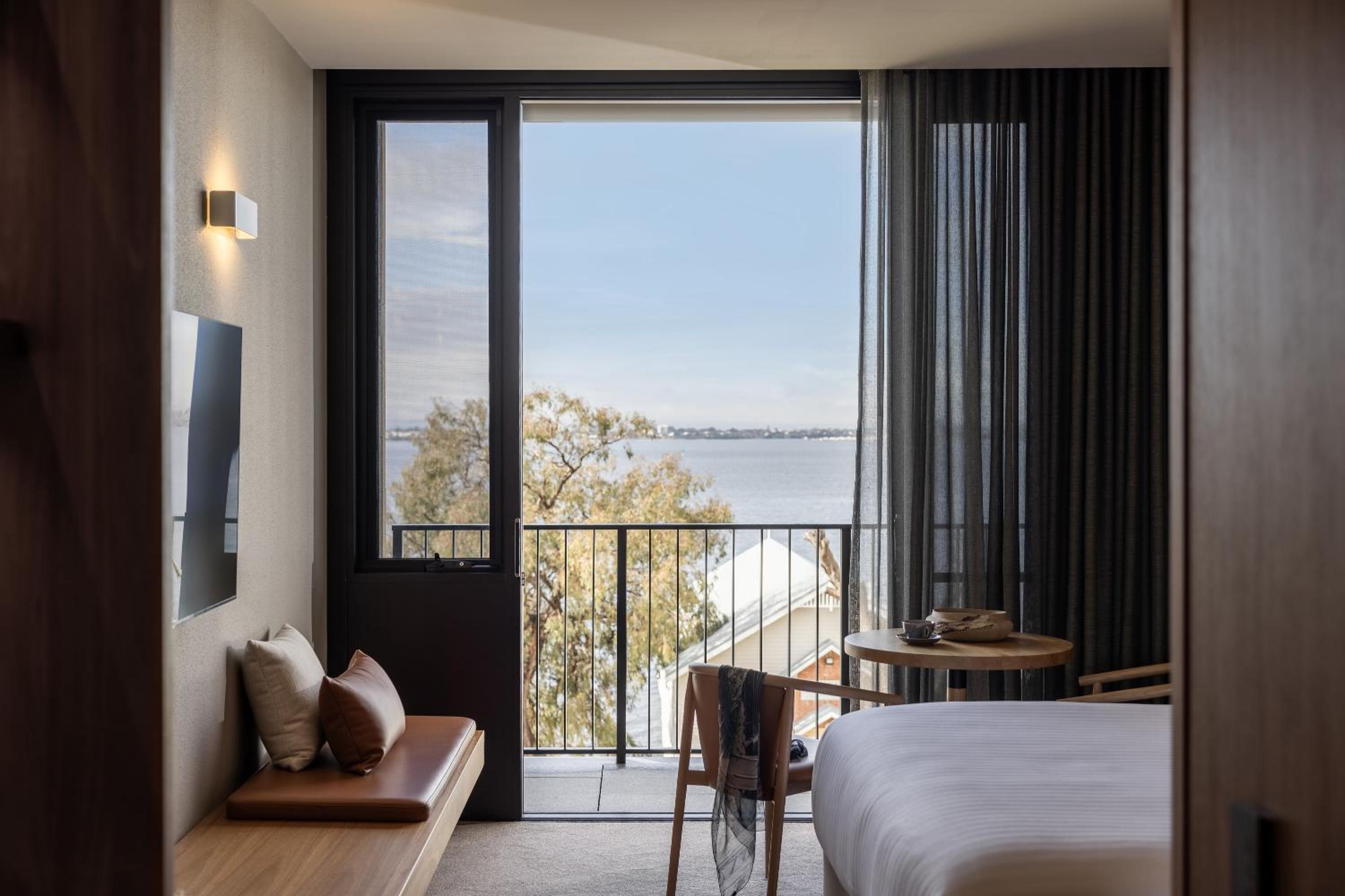 Deluxe King Suite