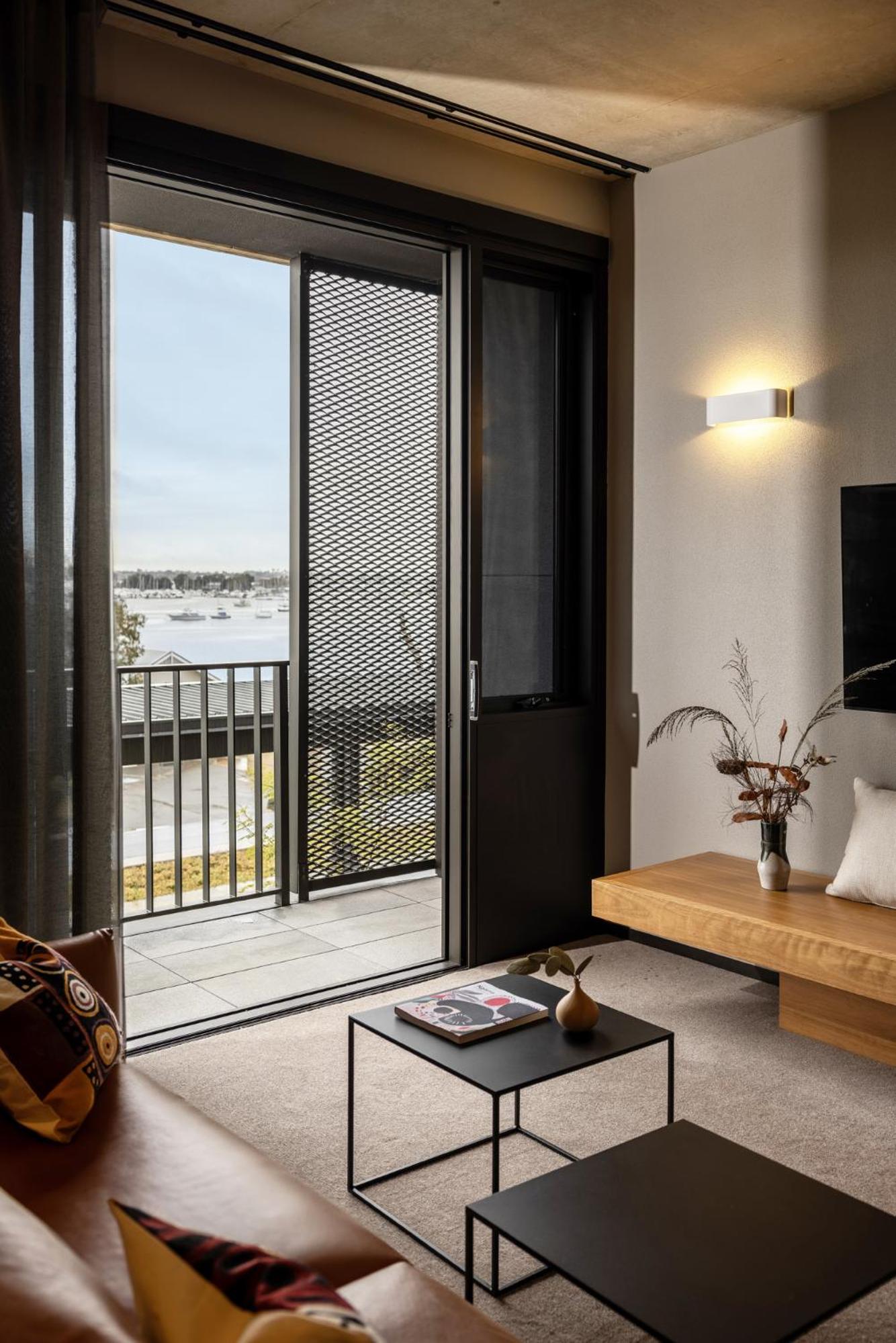 Executive King River View - Photo 4