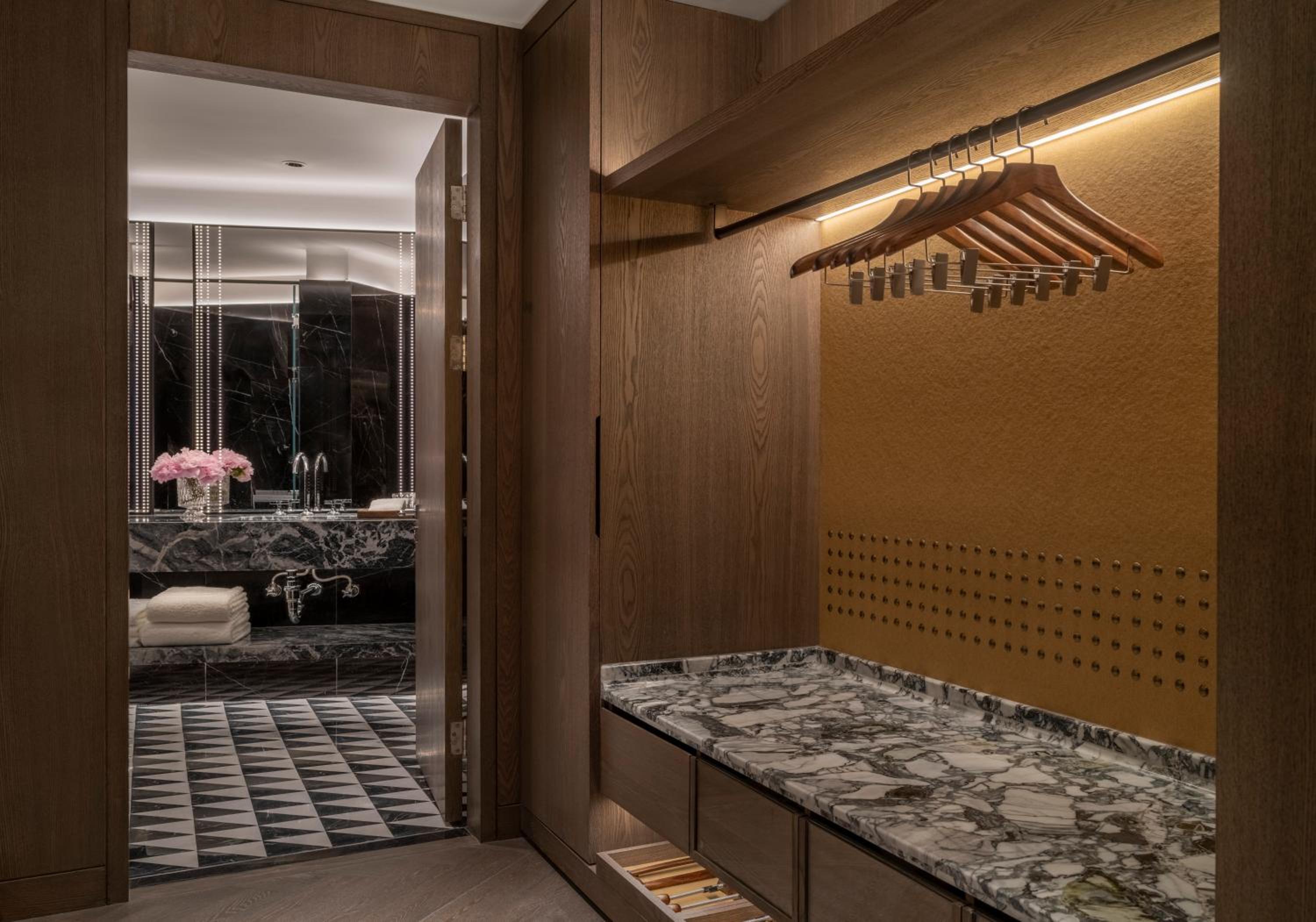 Premium Queen Room with Two Queen Beds photo 3
