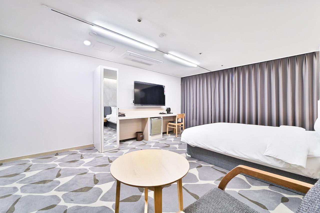 Deluxe Double Room - Photo 9