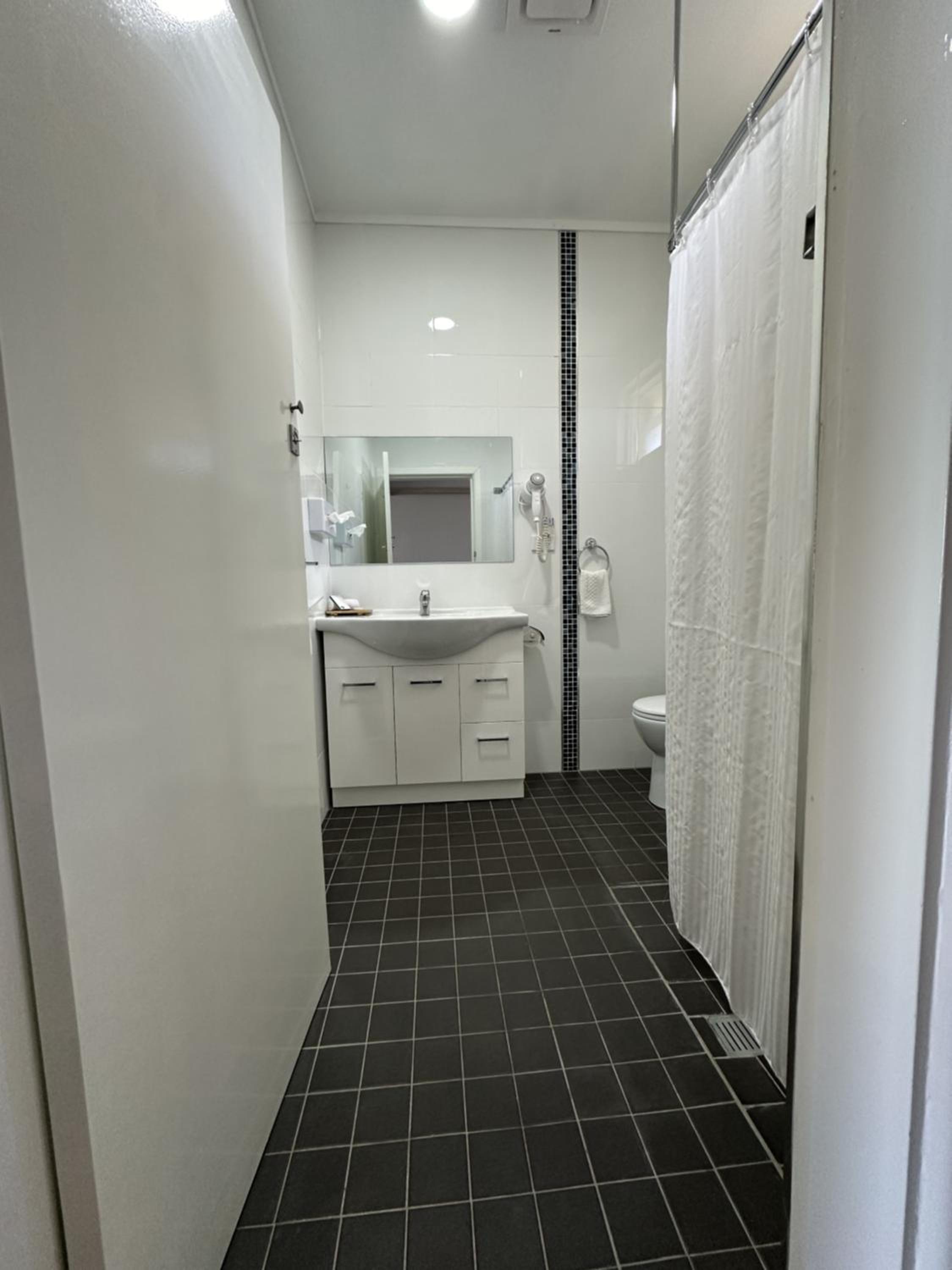 Standard Twin Room - Photo 6