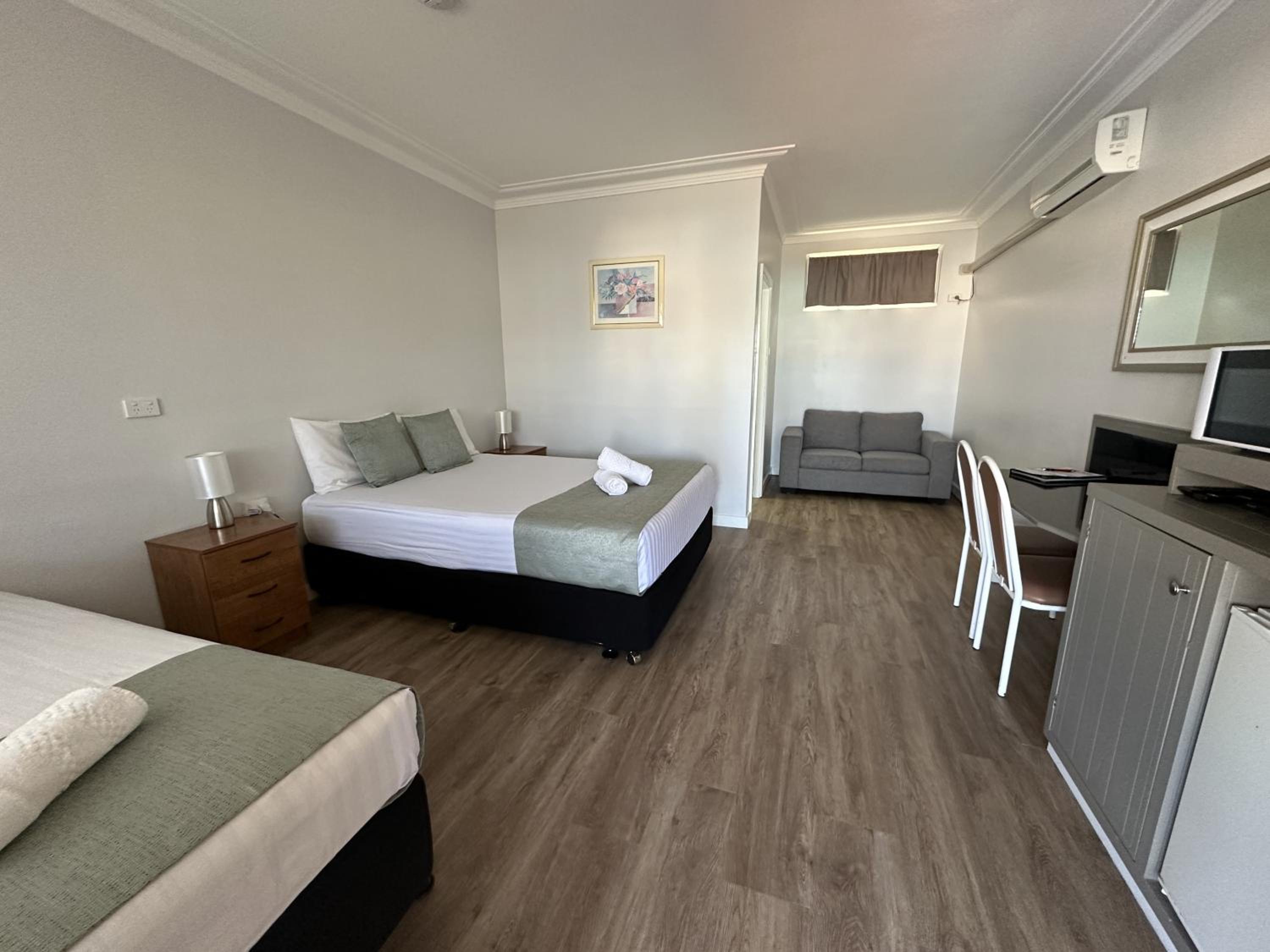 Standard Twin Room - Photo 5