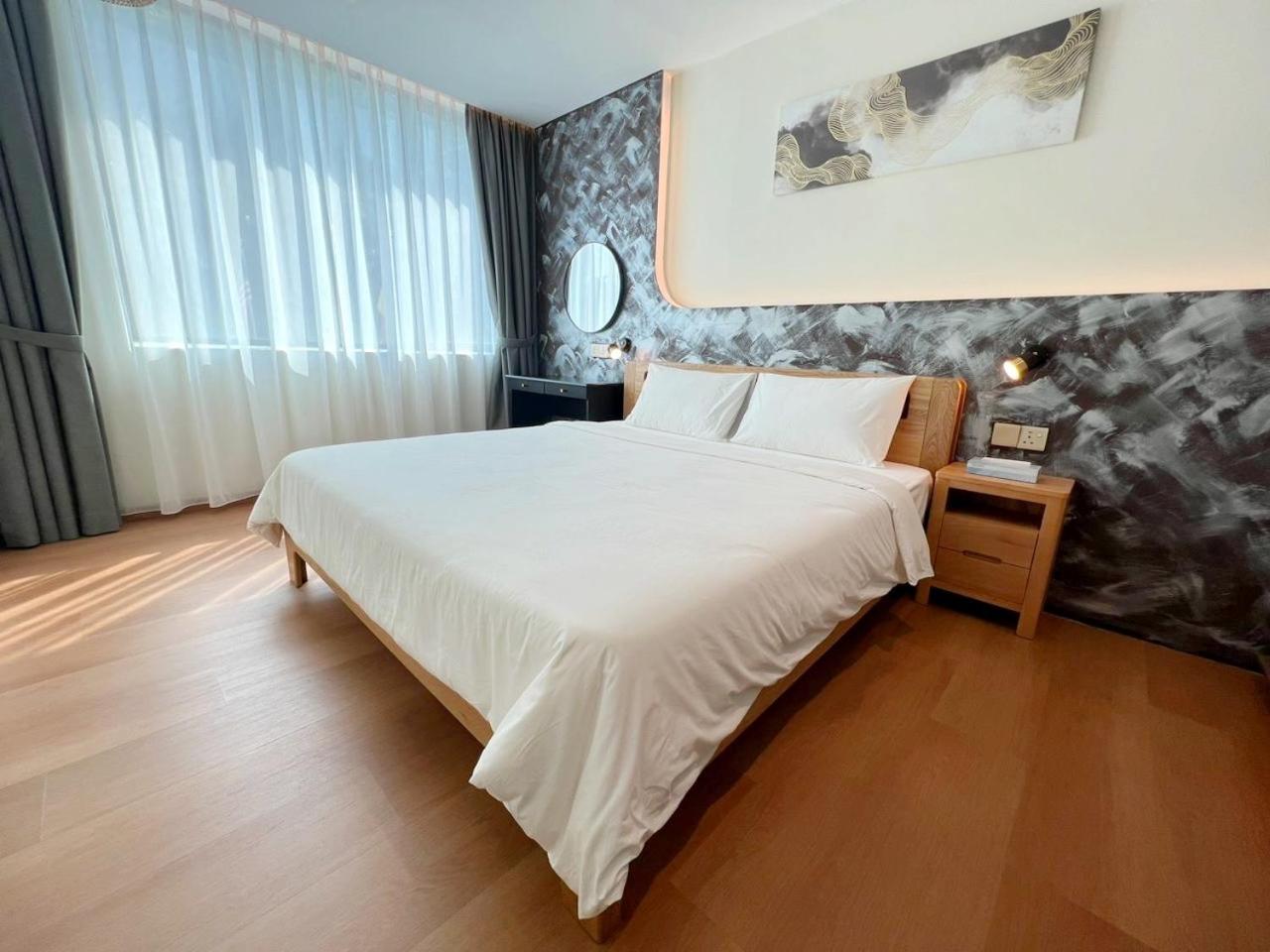 Deluxe Queen Room - Photo 3