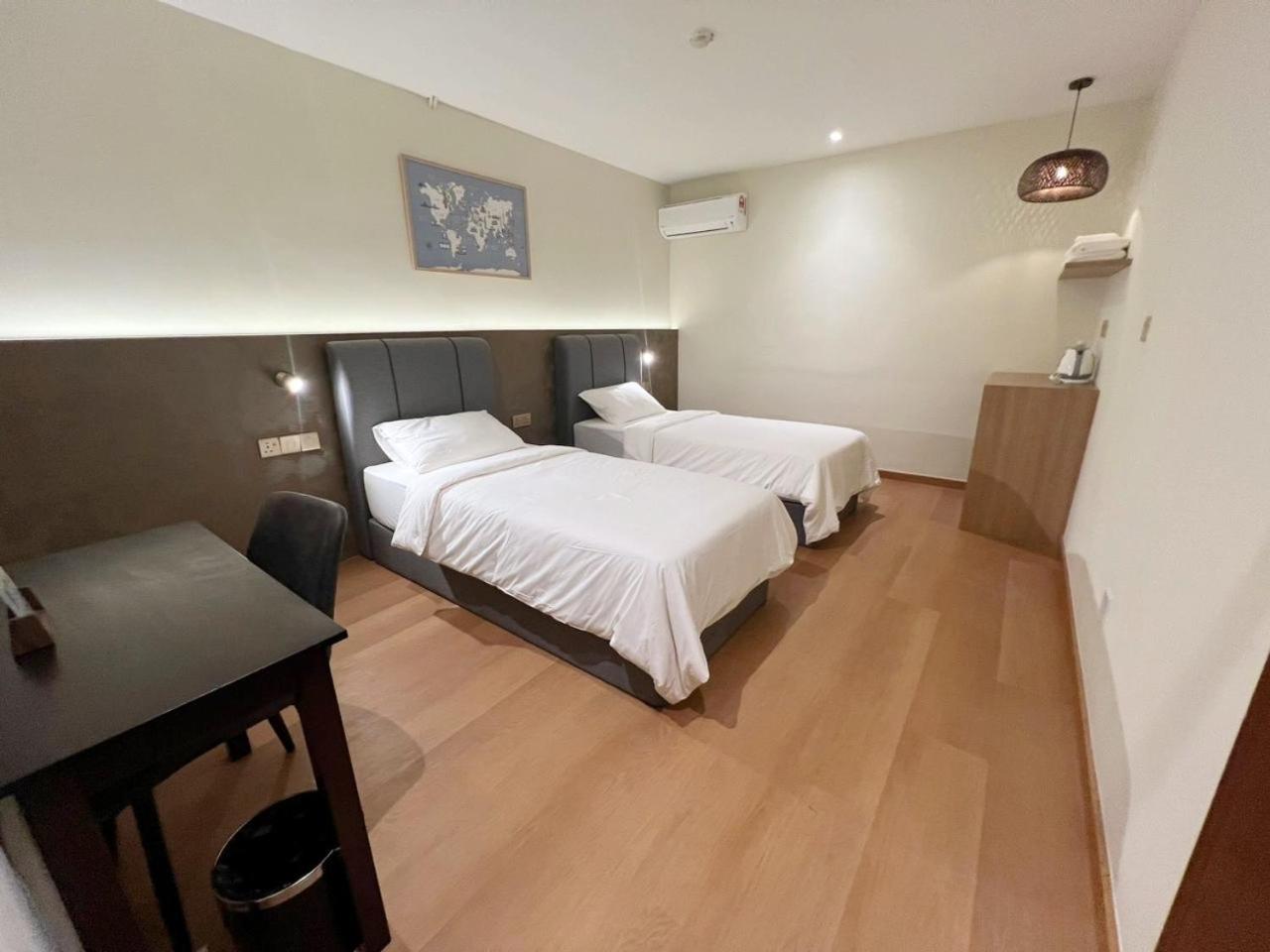 Superior Twin Room (No Window) - Photo 3