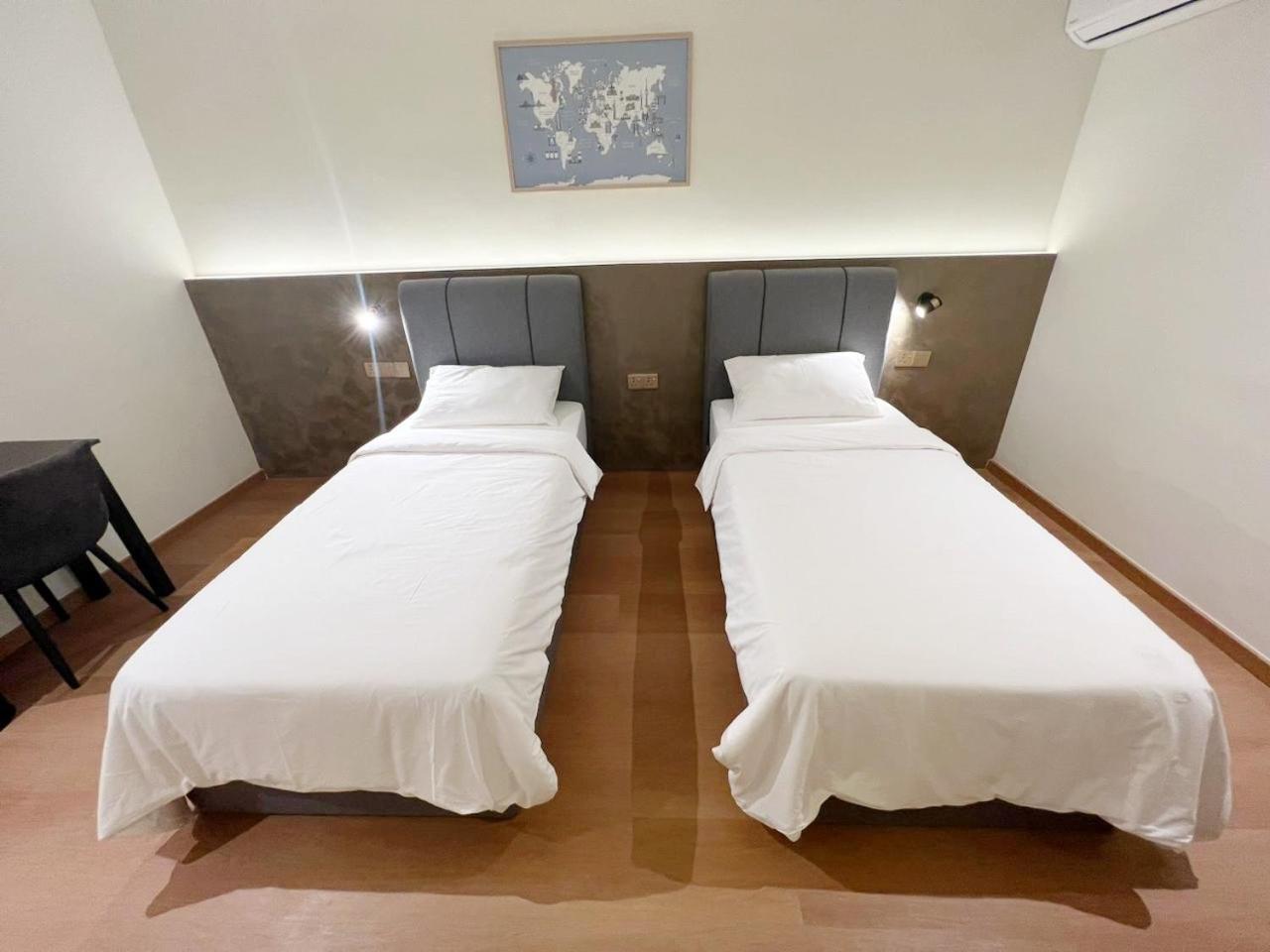 Superior Twin Room (No Window) - Photo 4