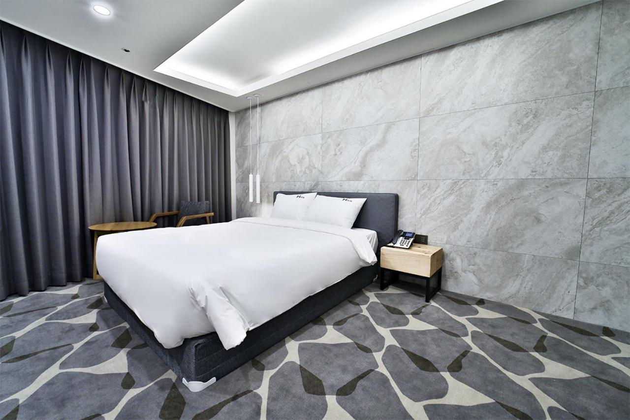 Standard Double Room - Photo 10