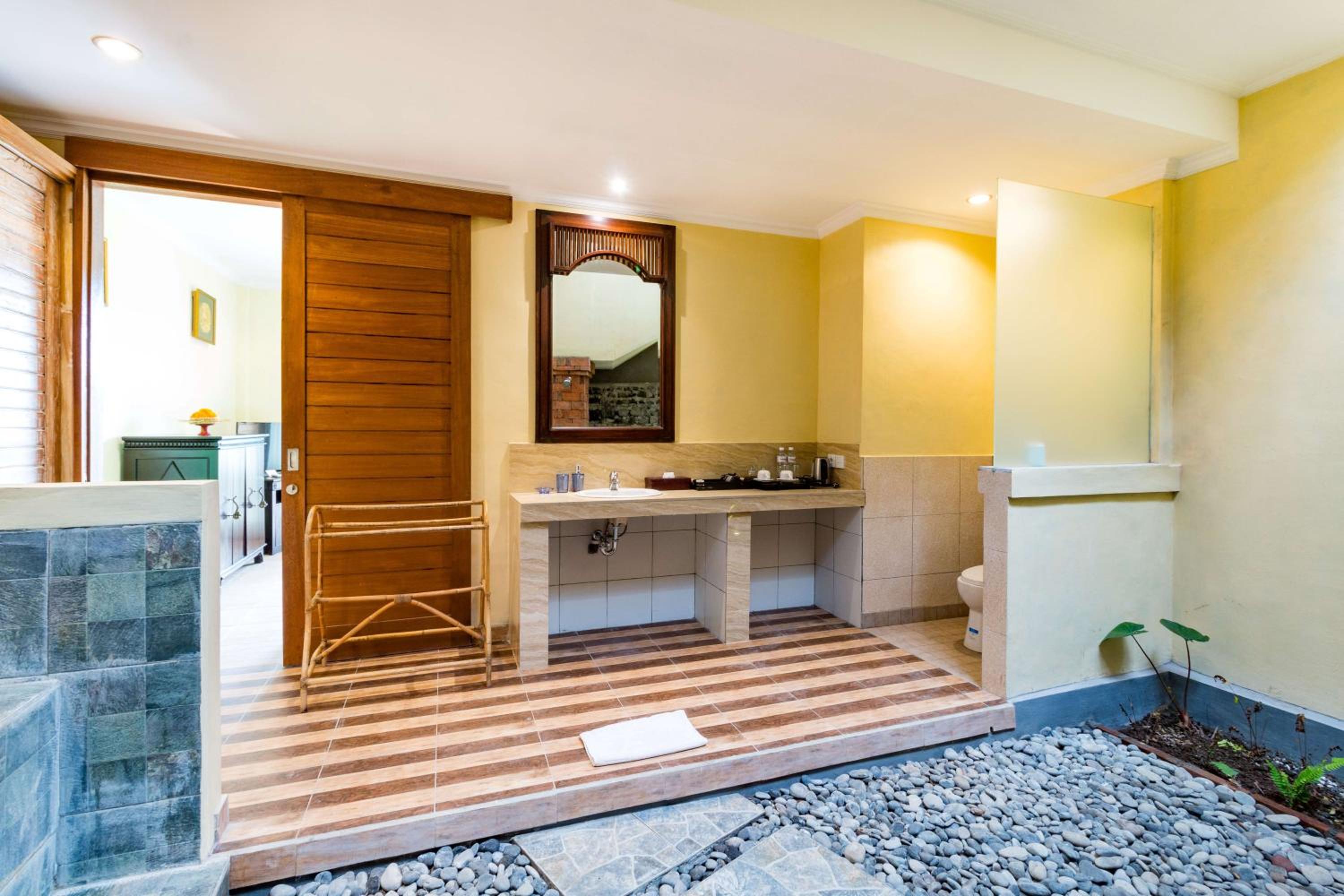 Riverside Suite - Photo 6