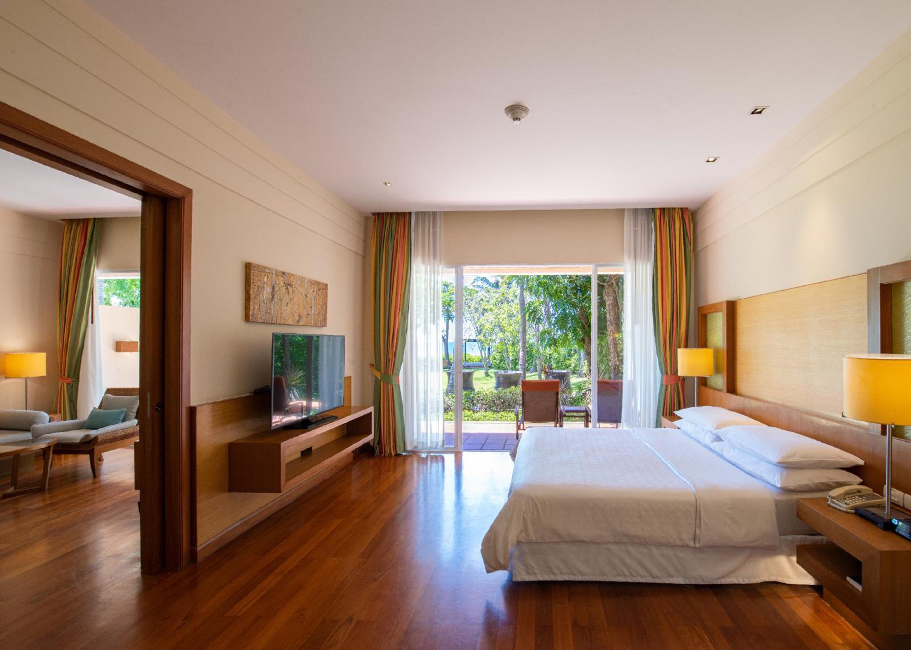 Ocean Suite, 1 Bedroom Suite, 1 King, Oceanfront - Photo 7