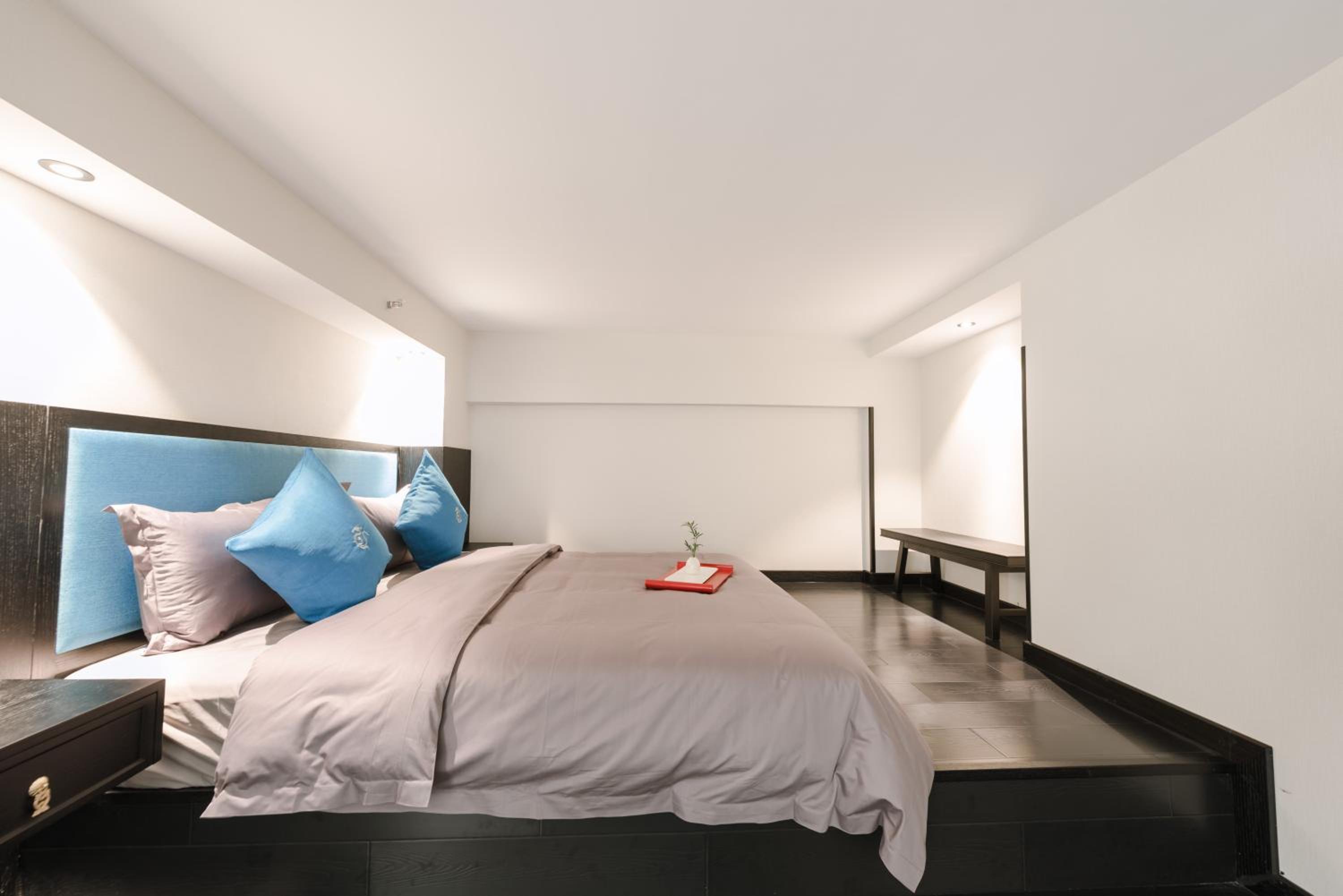 Deluxe Queen Room