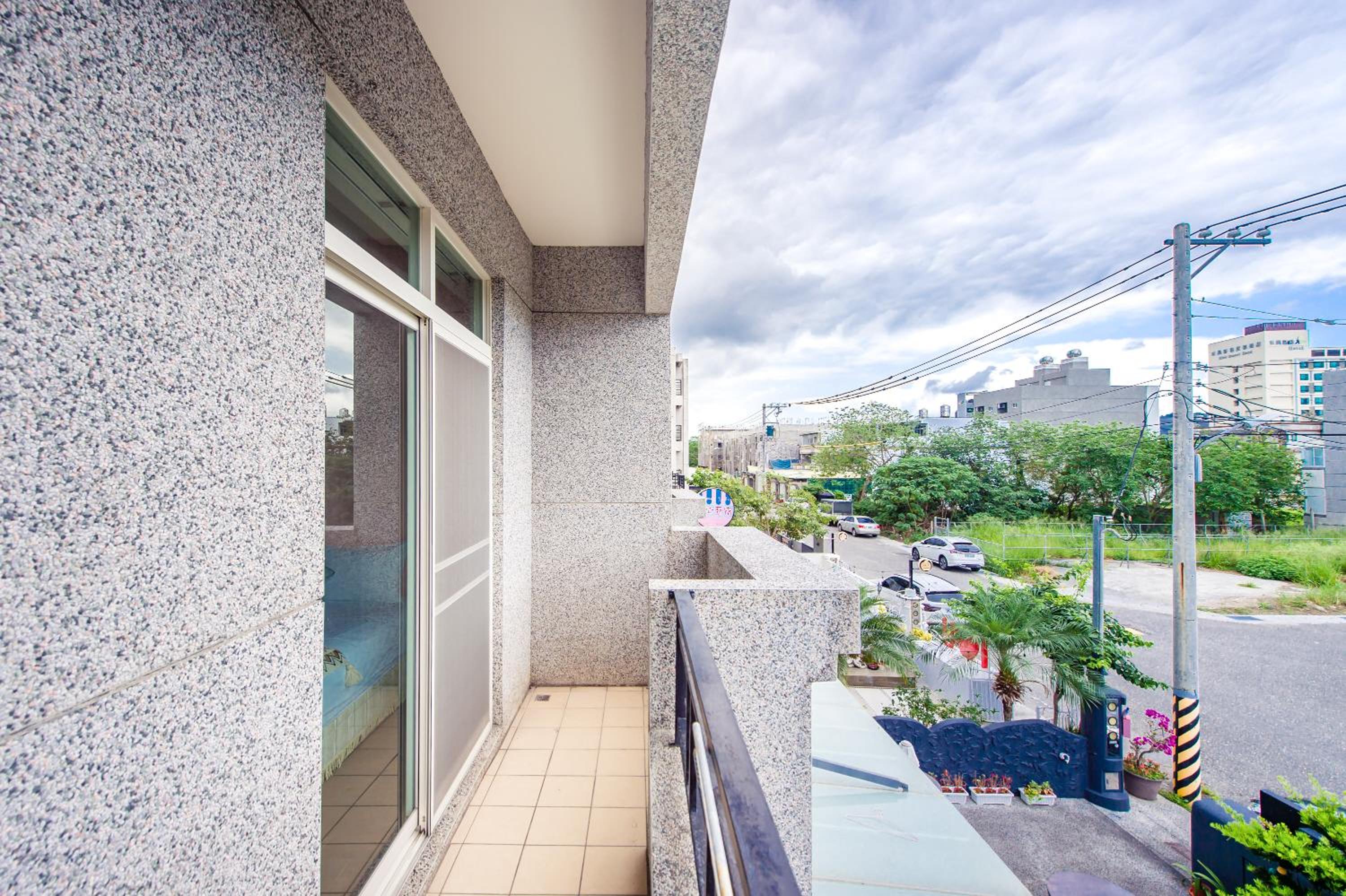 Quadruple Room with Balcony - Photo 11