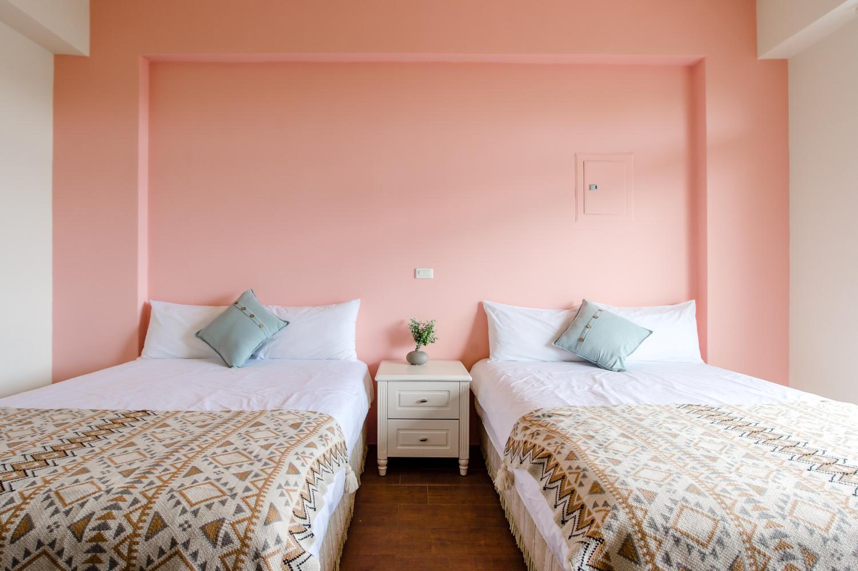 Quadruple Room with Balcony - Photo 7