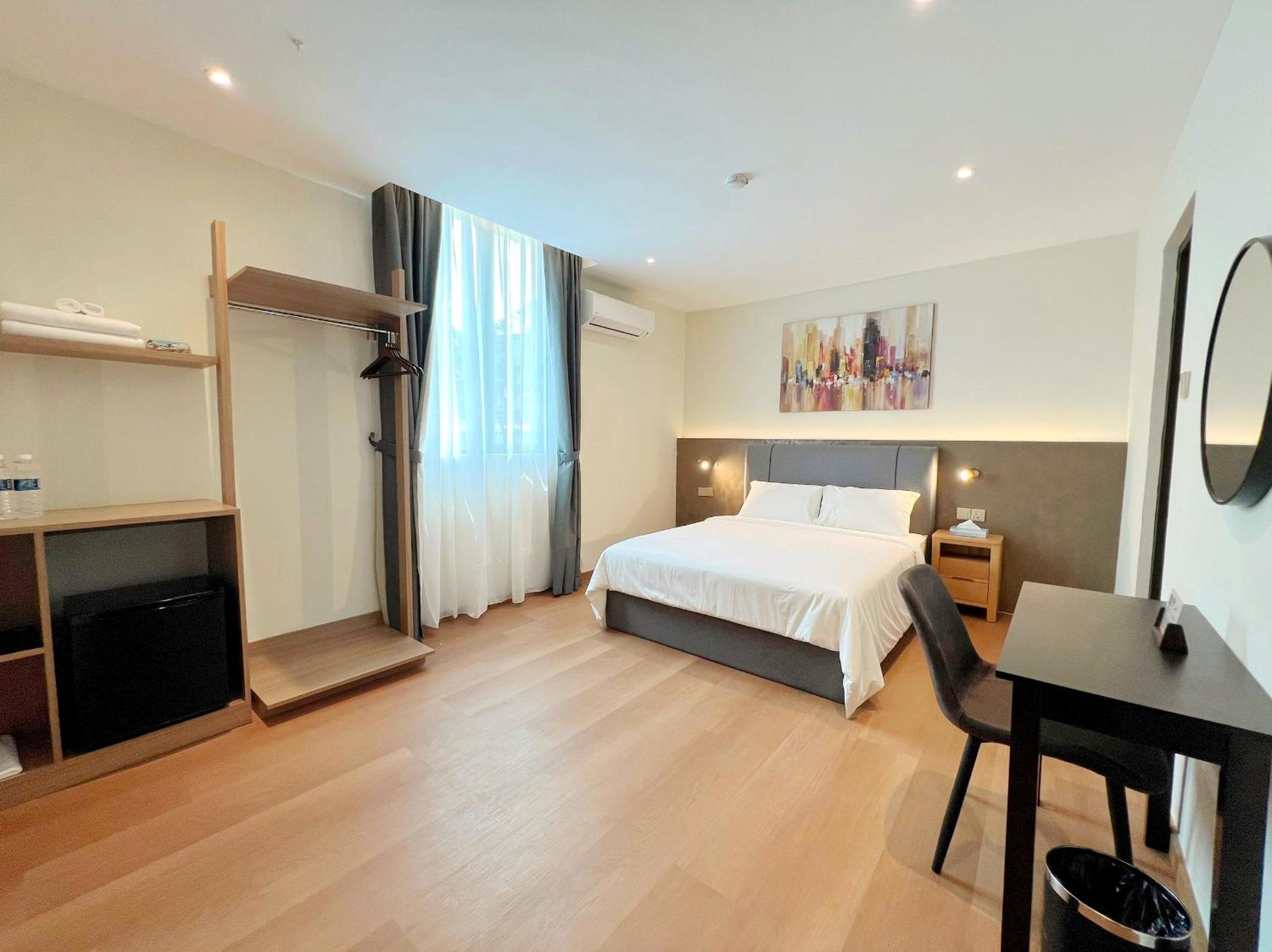 Deluxe Queen Room - Photo 4