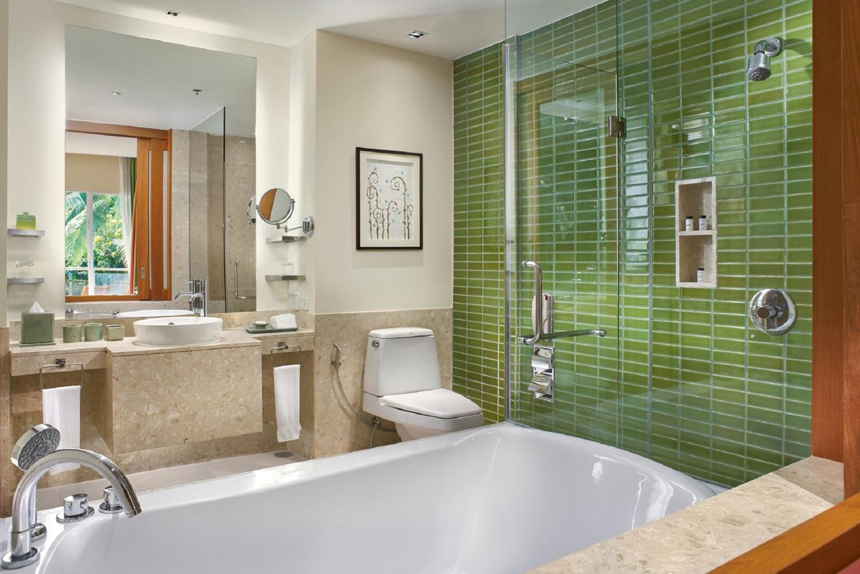 Oceanfront, Guest room, 1 King, Oceanfront - Photo 2