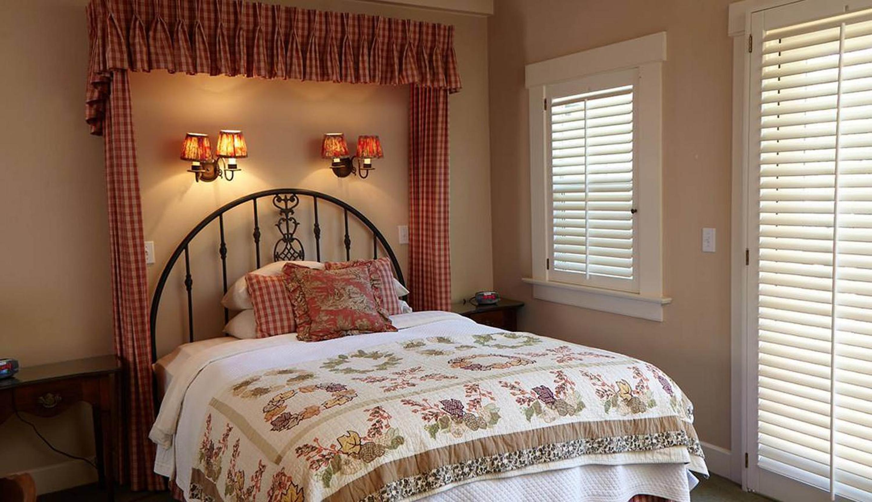 Standard Queen Room