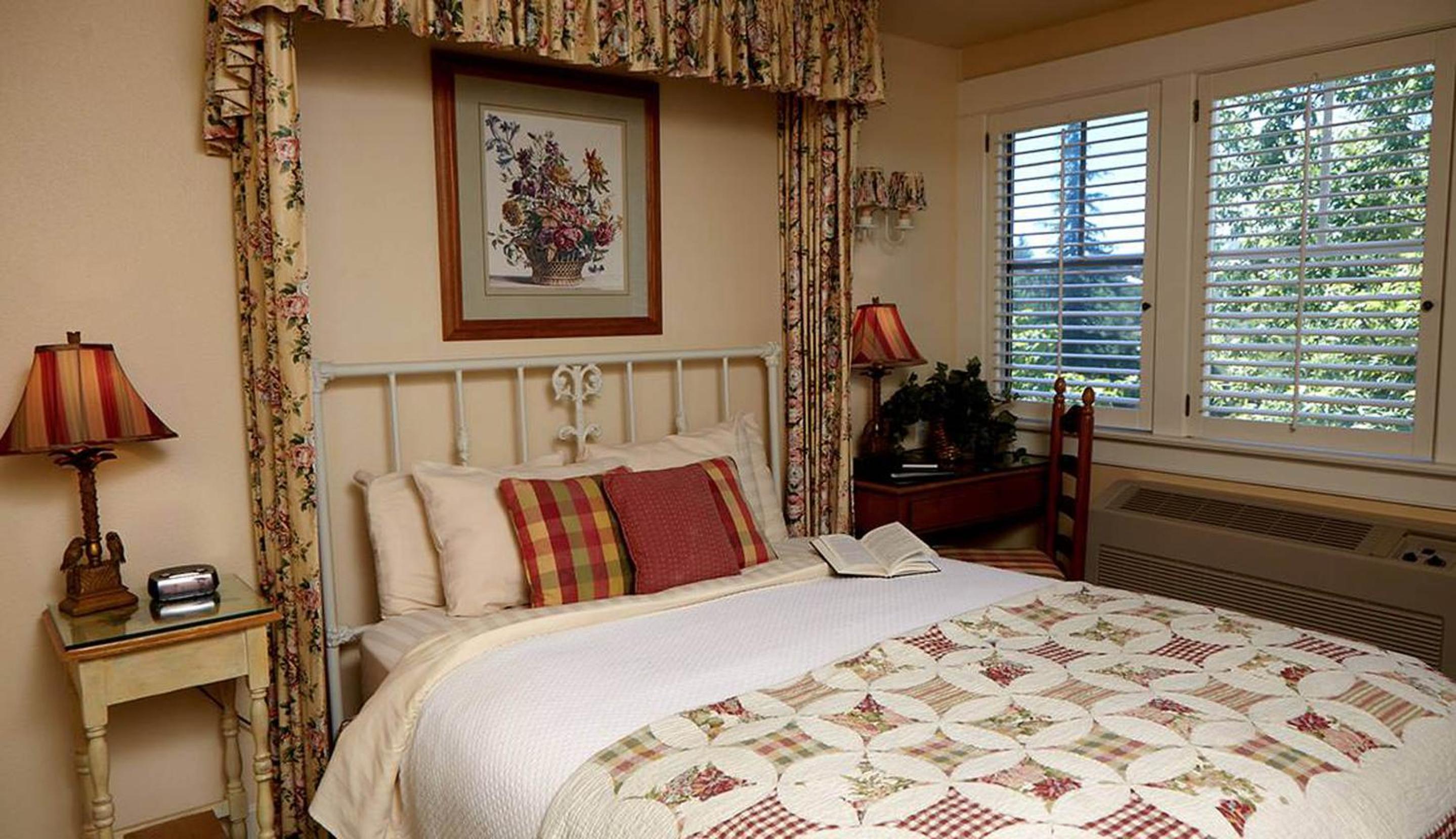Standard Queen Room