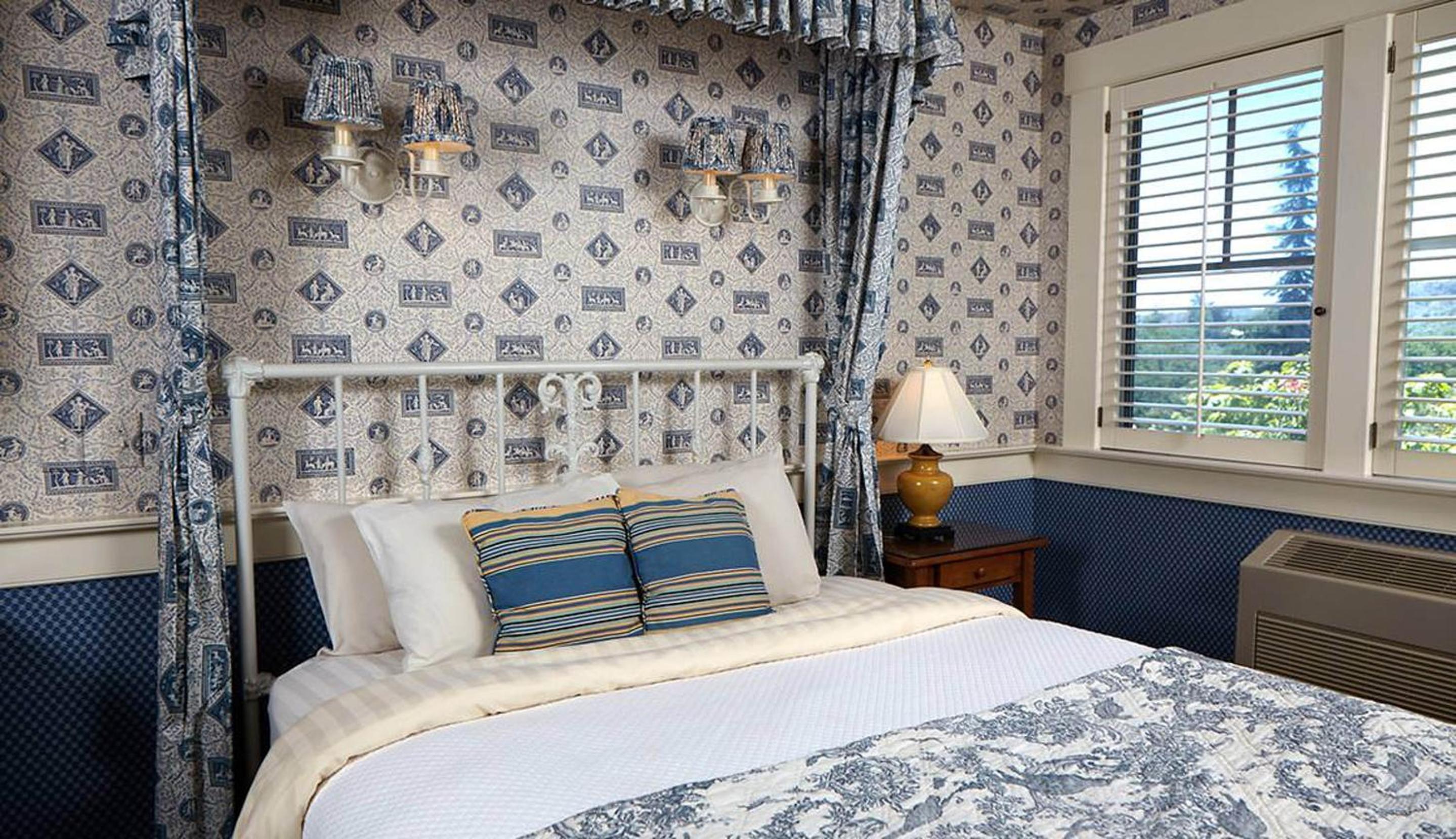 Standard Queen Room