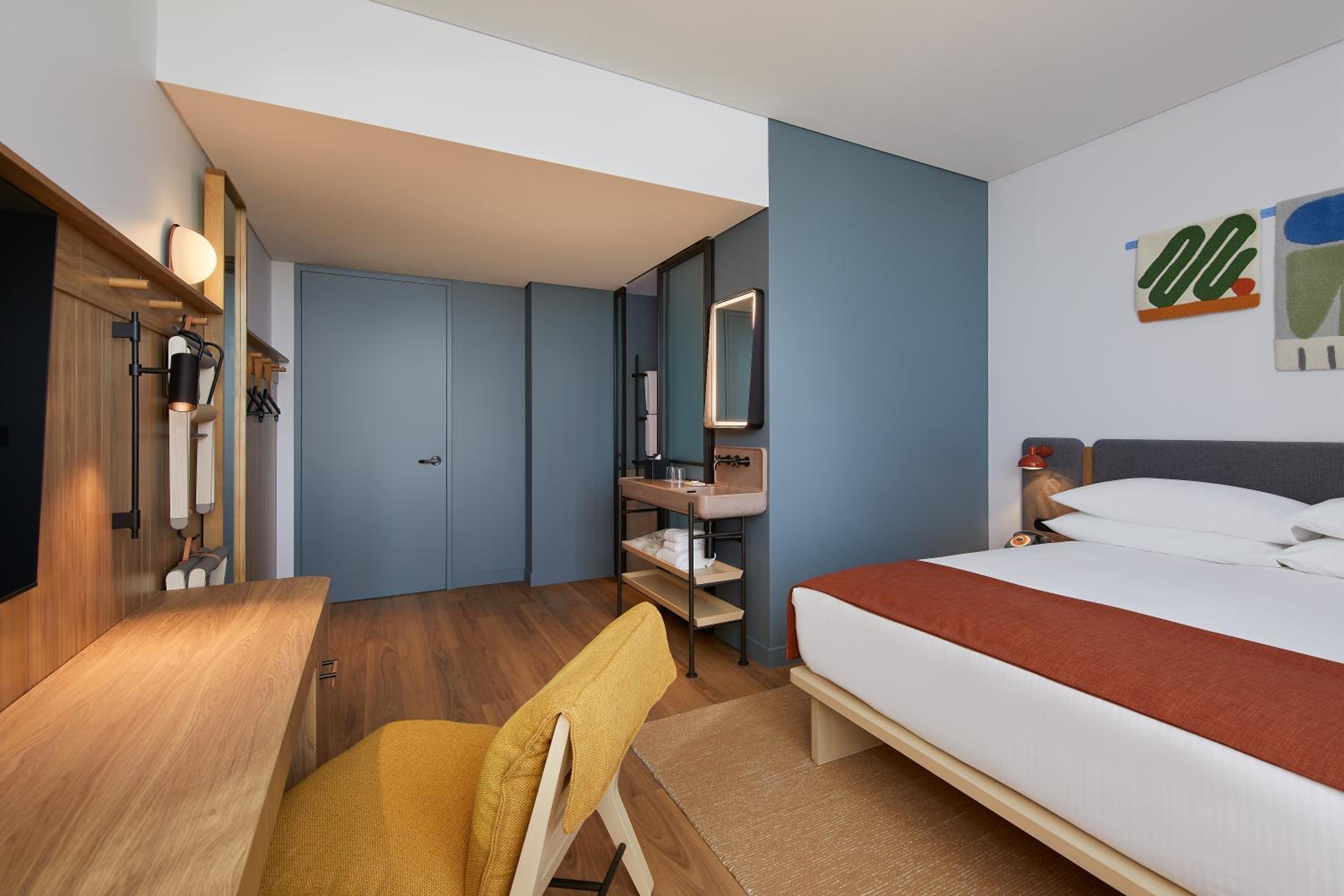 Moxy King Sleeper - High Floor