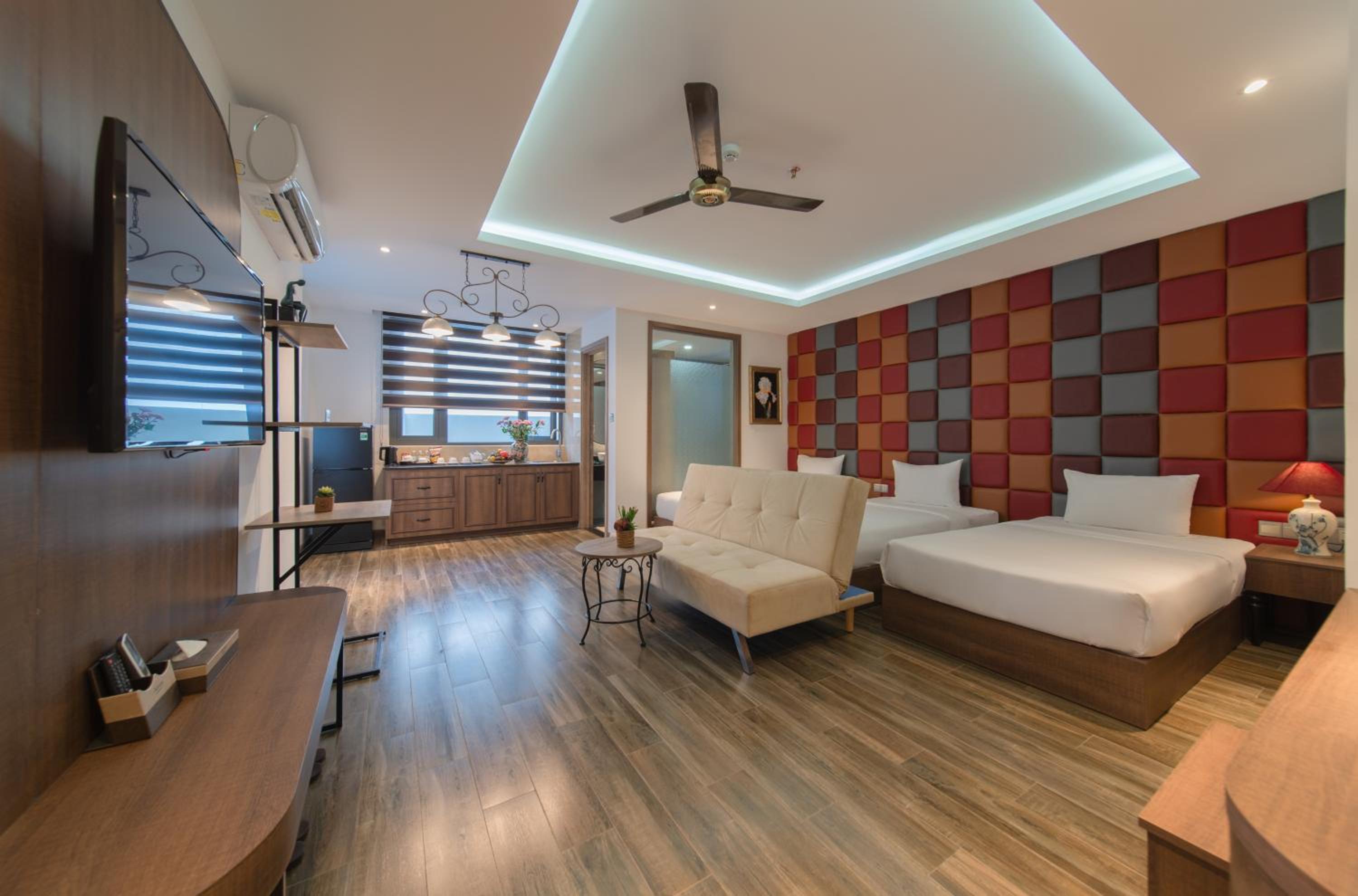 Deluxe Family Room - Photo 2