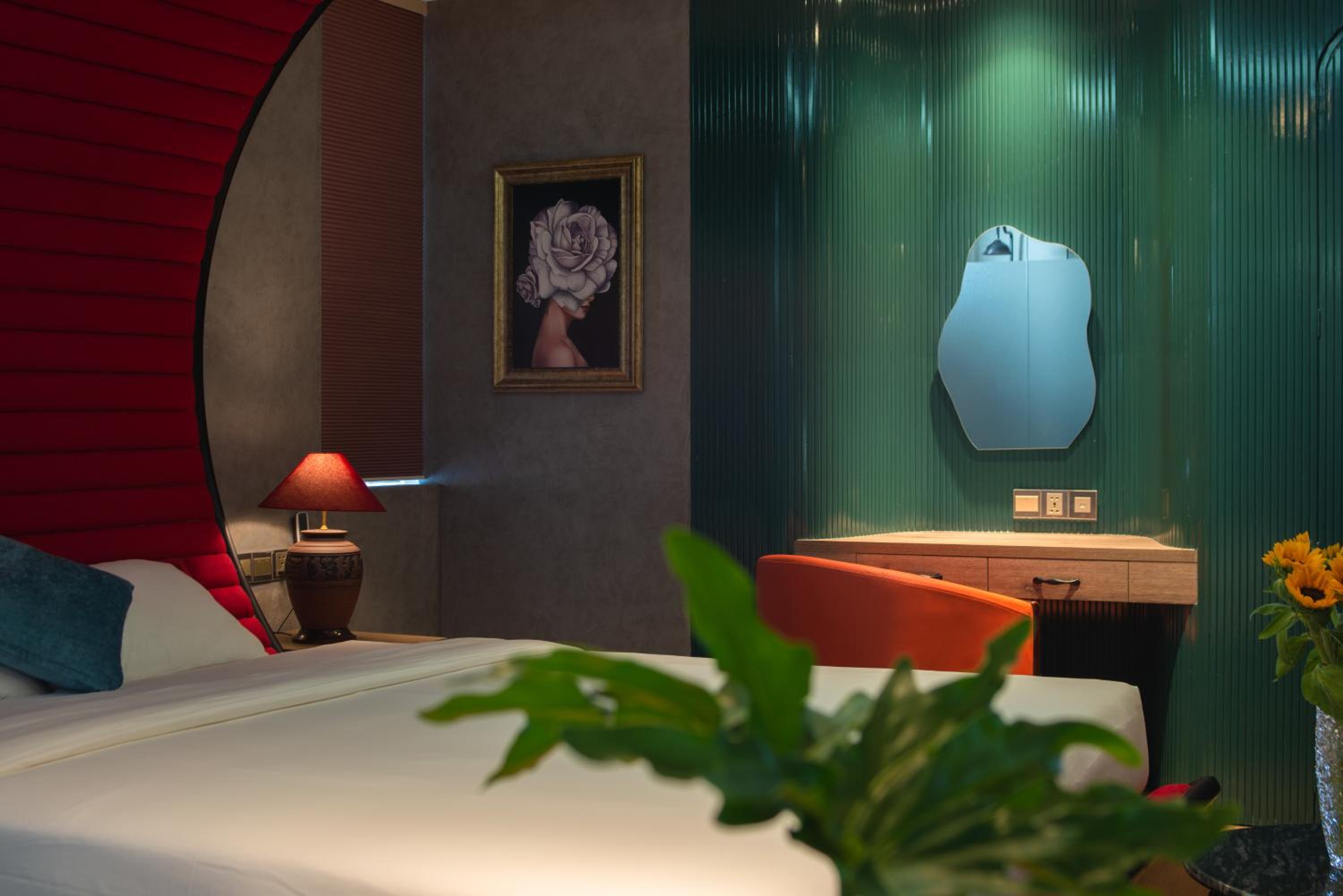 Executive Suite - Photo 3