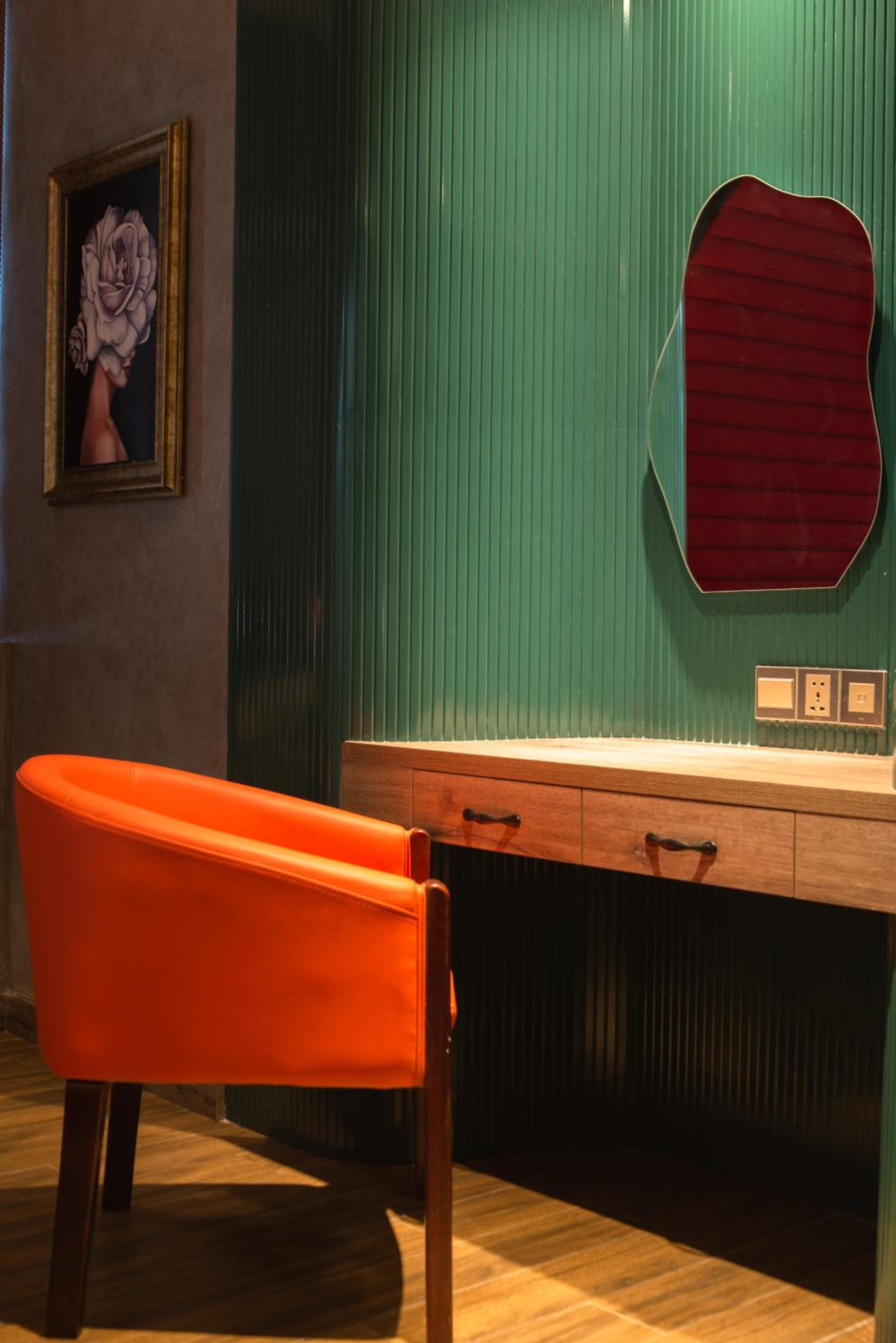 Executive Suite - Photo 5