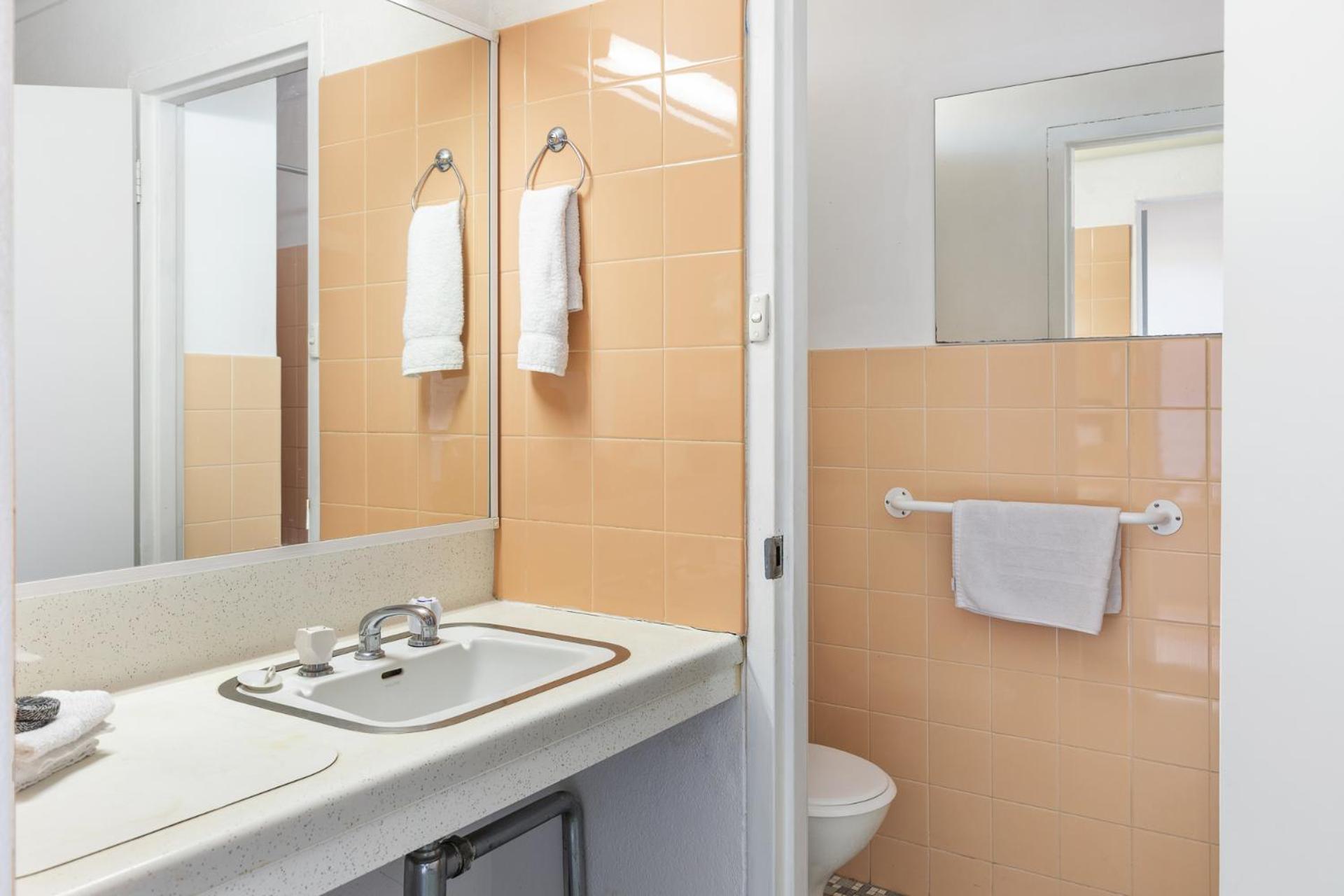 Budget Twin Room - Photo 3