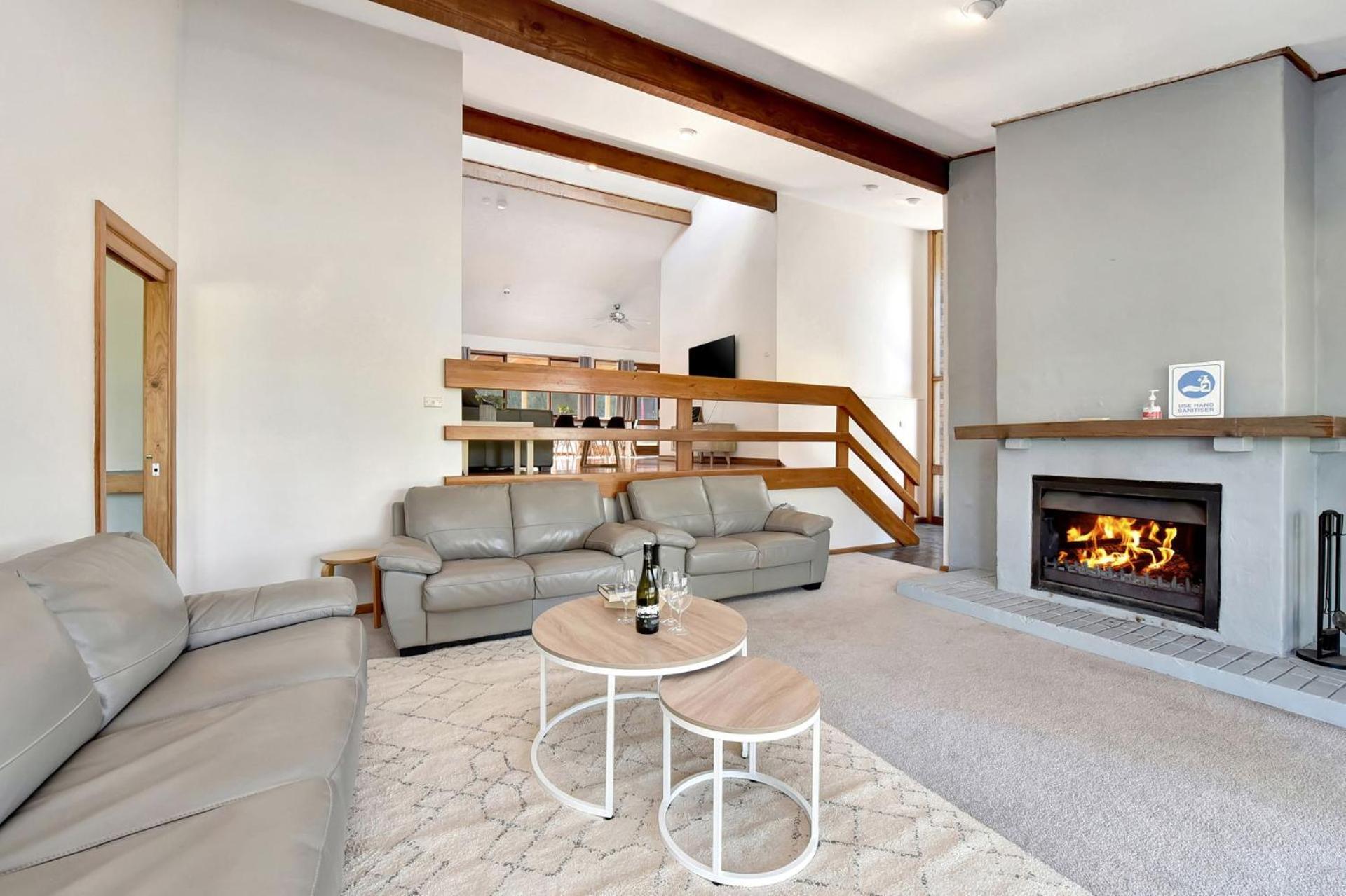 Five-Bedroom House photo 1