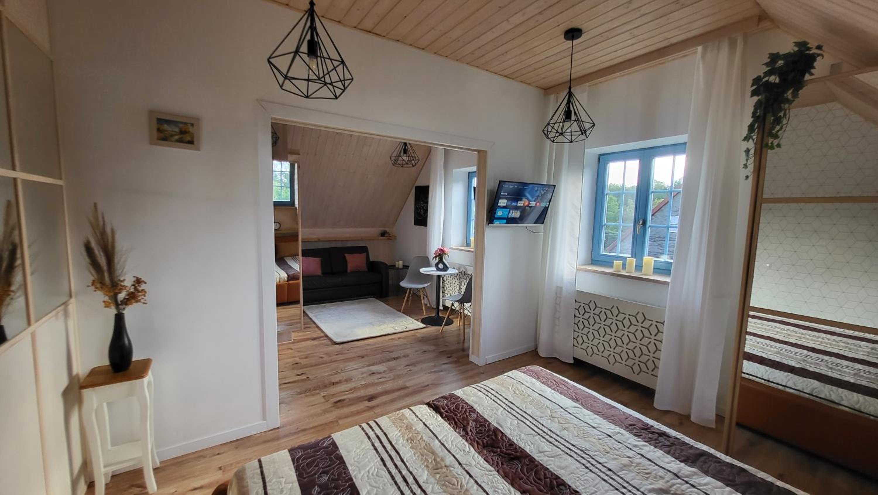 Deluxe Double Room (2 Adults + 1 Child) photo 3