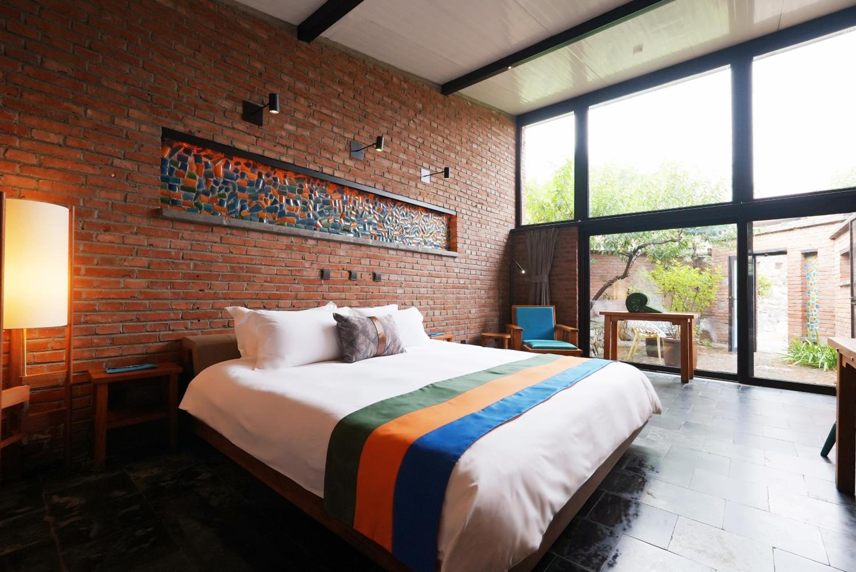 Premium Queen Room