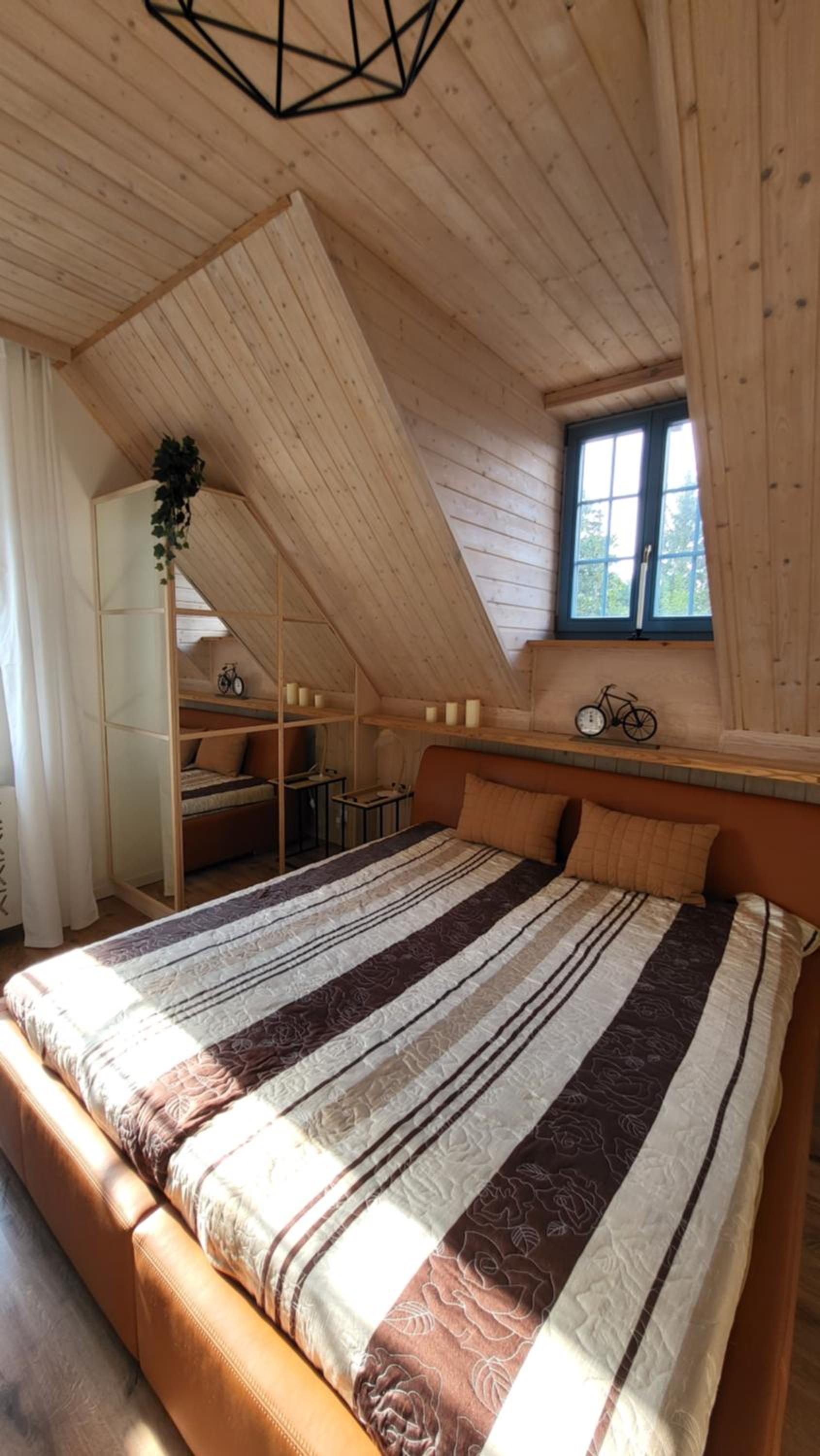Deluxe Double Room (2 Adults + 1 Child) photo 2