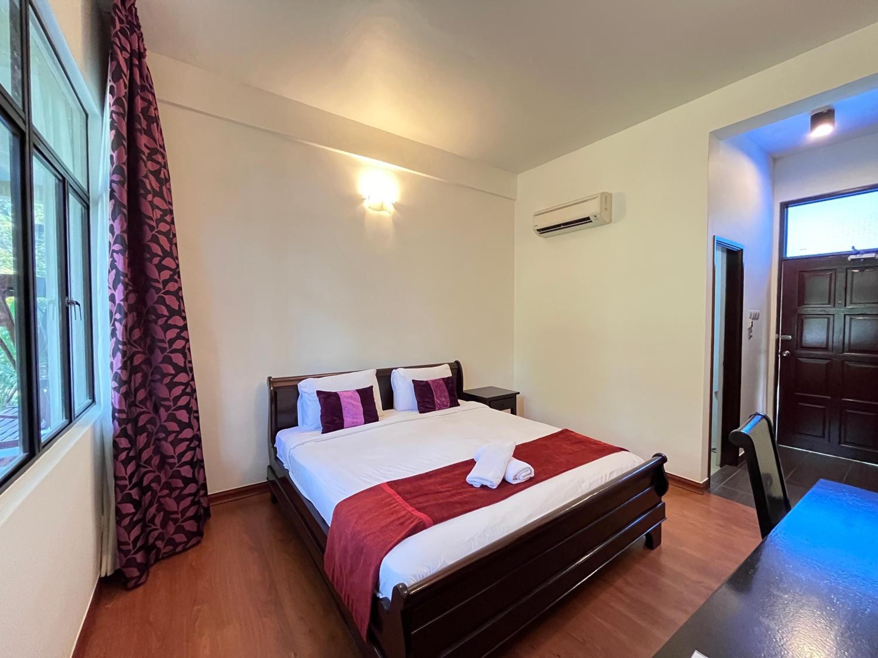 Deluxe King Room photo 1