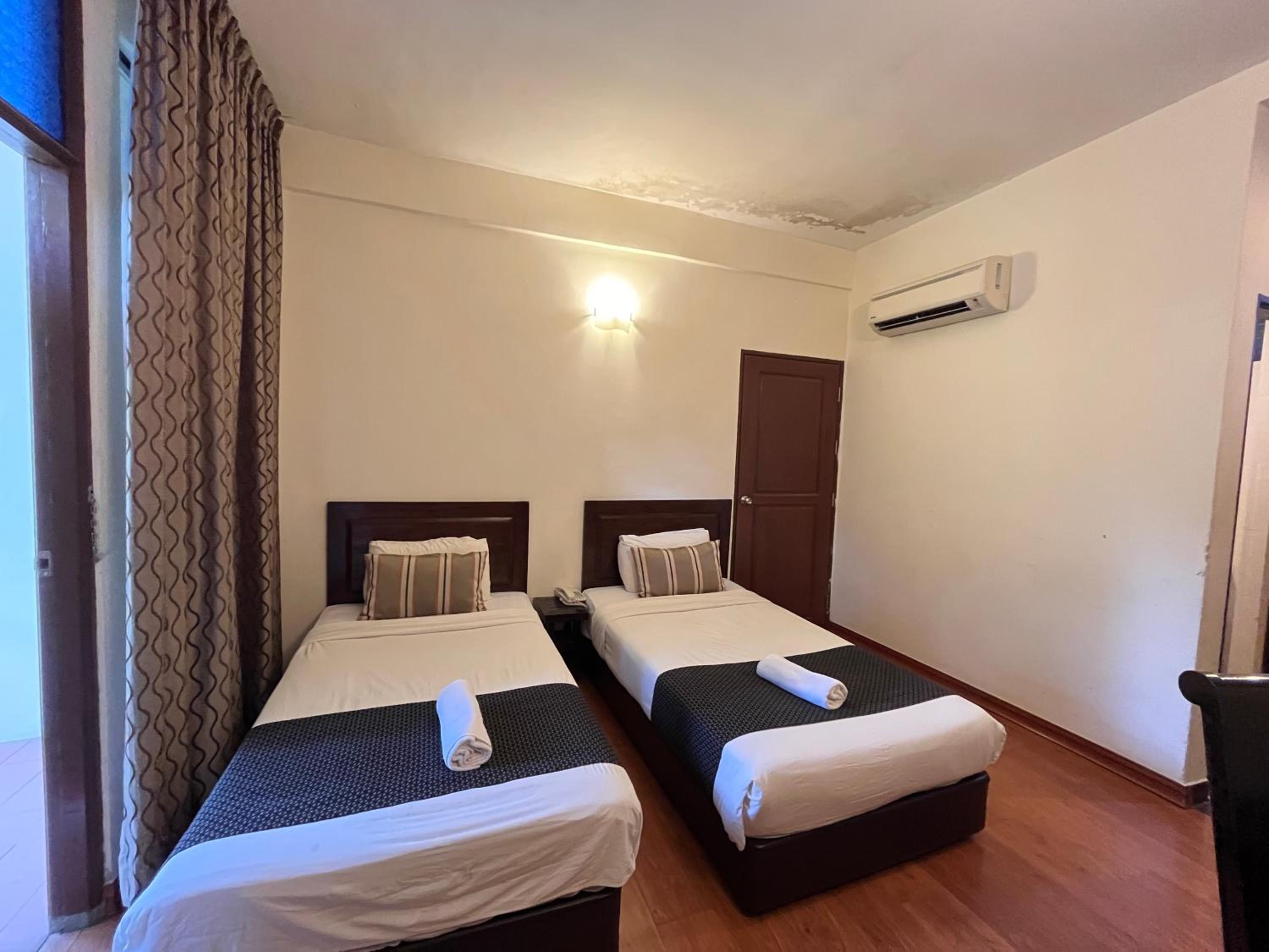 Deluxe Twin Room photo 2