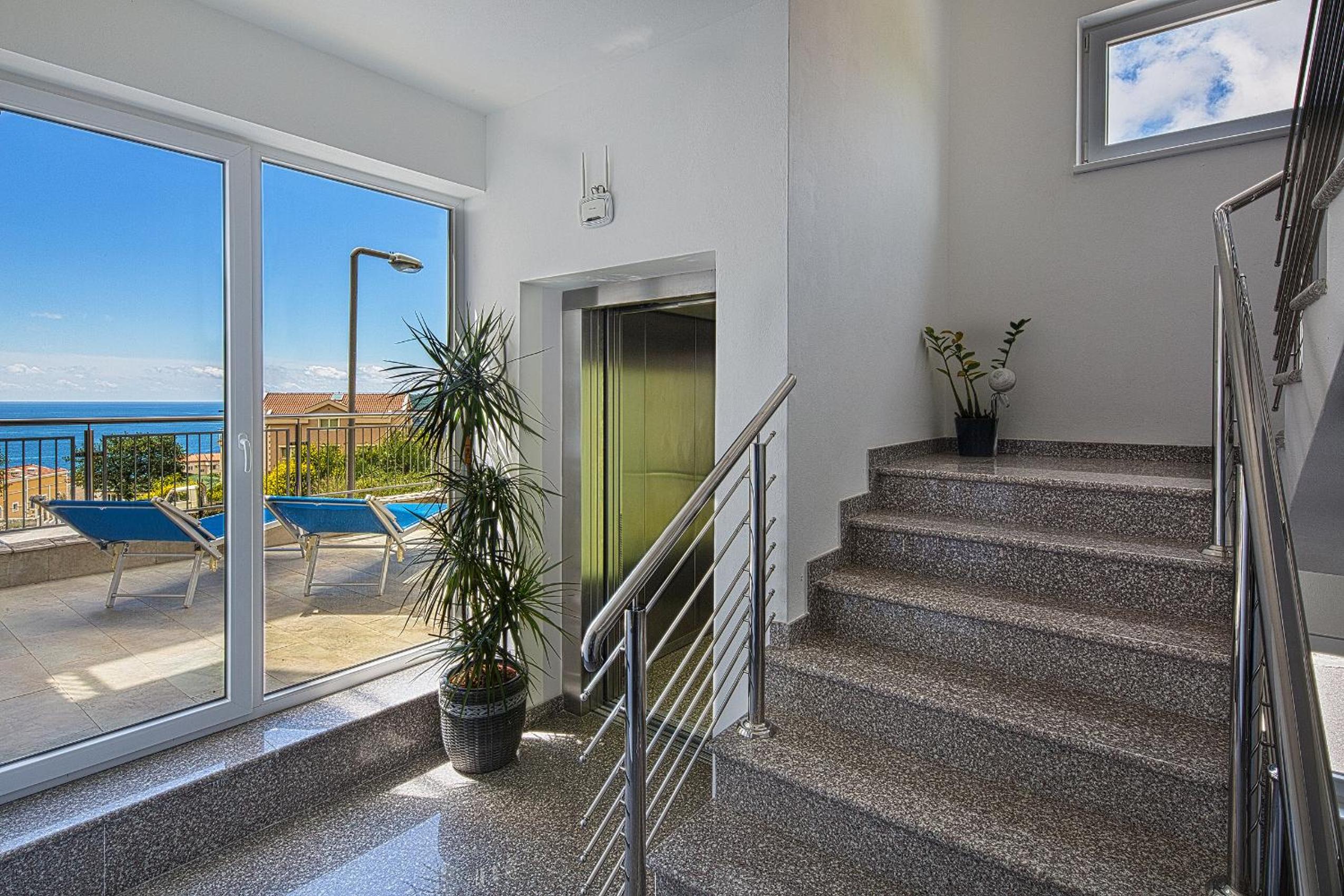 Deluxe Apartment with Terrace and Sea View photo 3