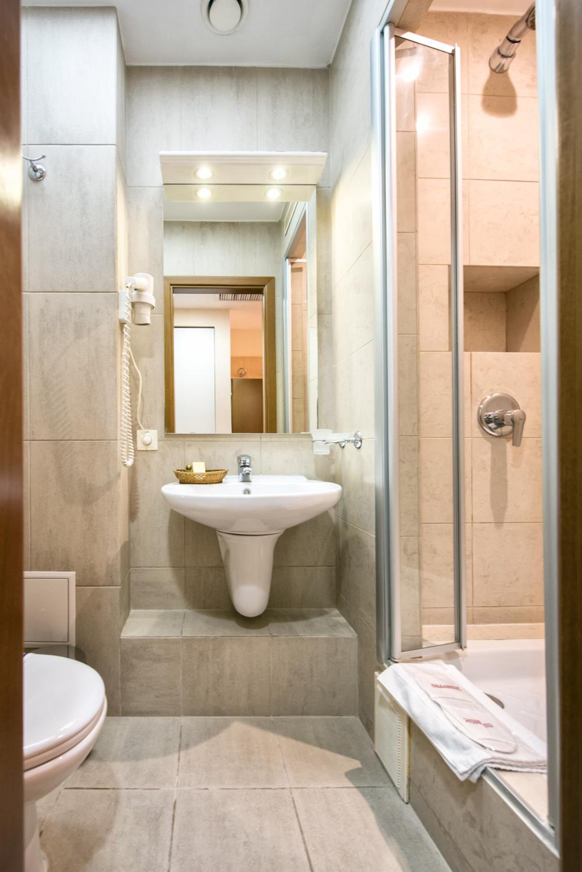 Twin Room With Shower photo 3