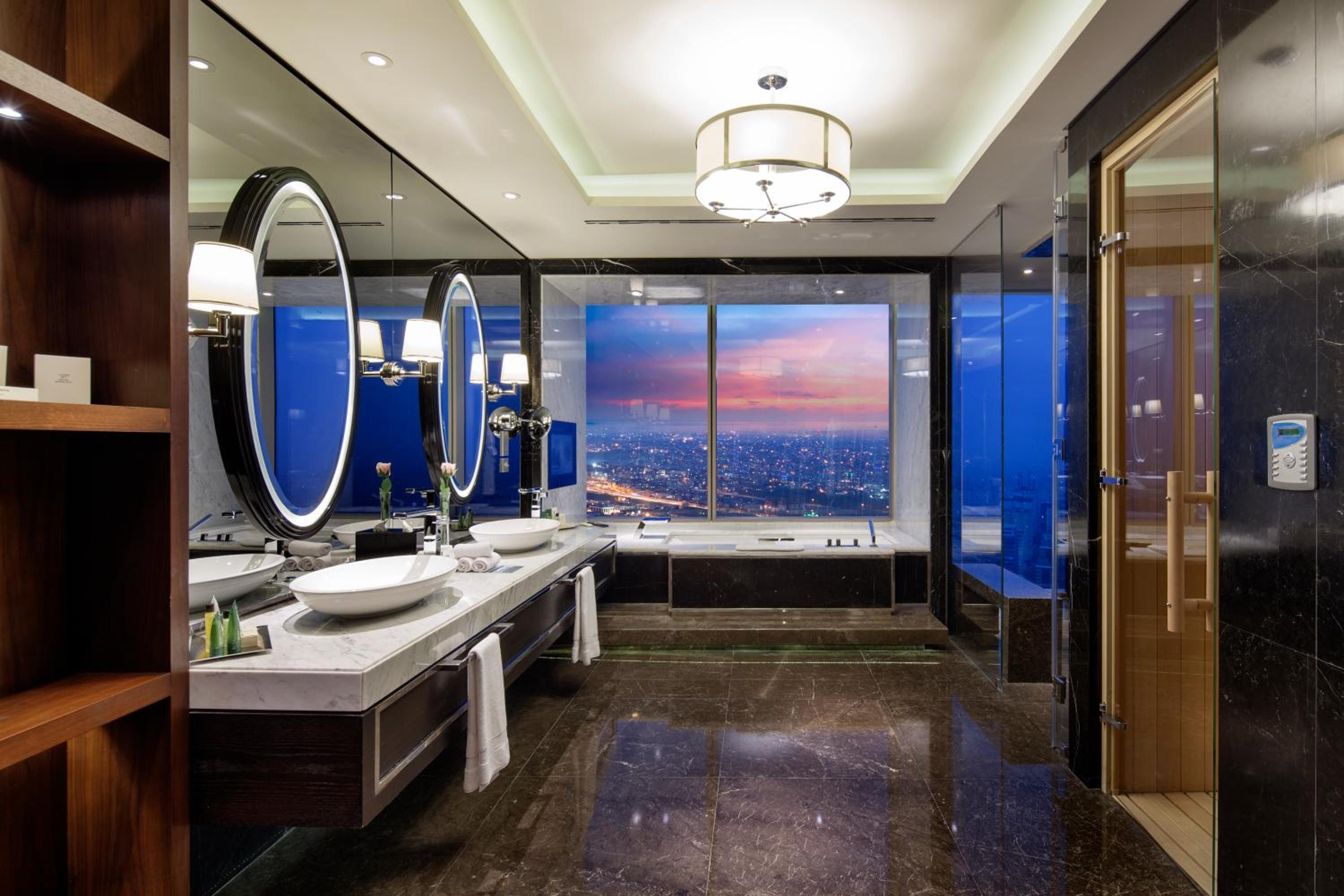 King Diplomat Suite with Executive Lounge Access