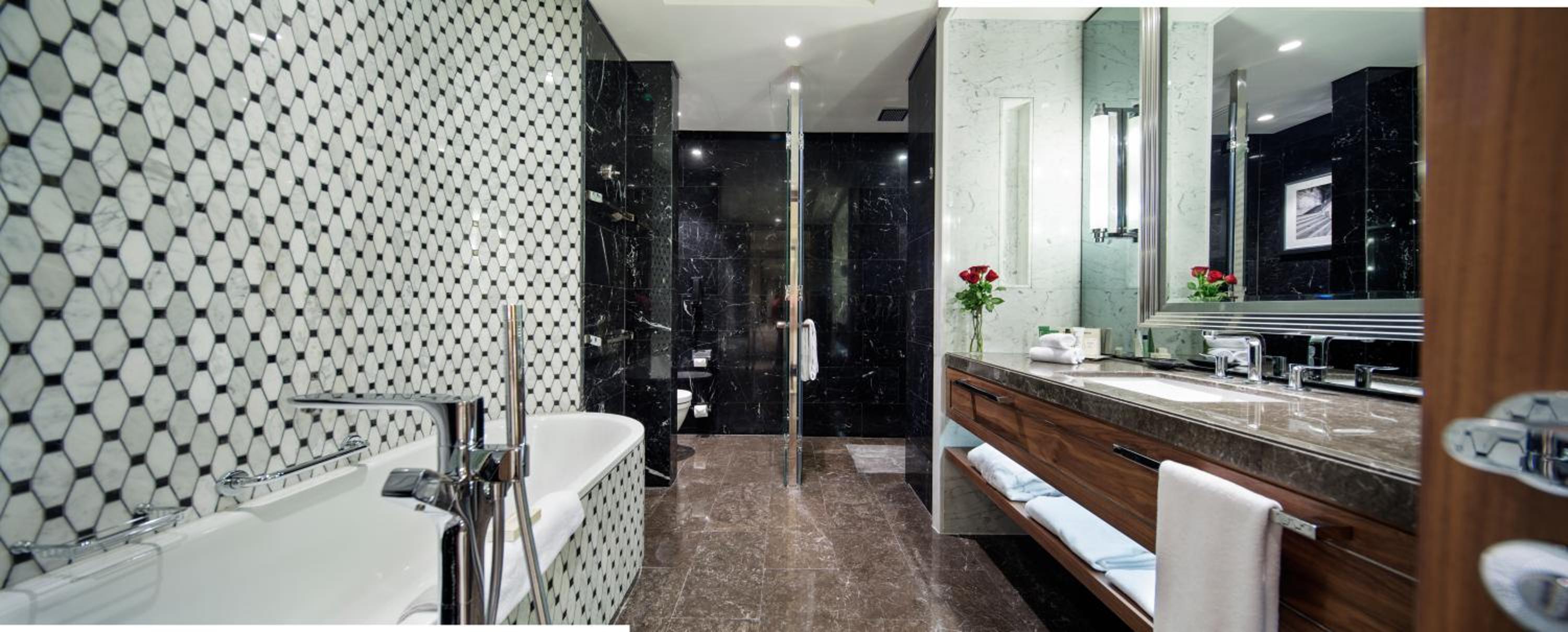 King Taksim Suite with Executive Lounge Access thumbnail 5