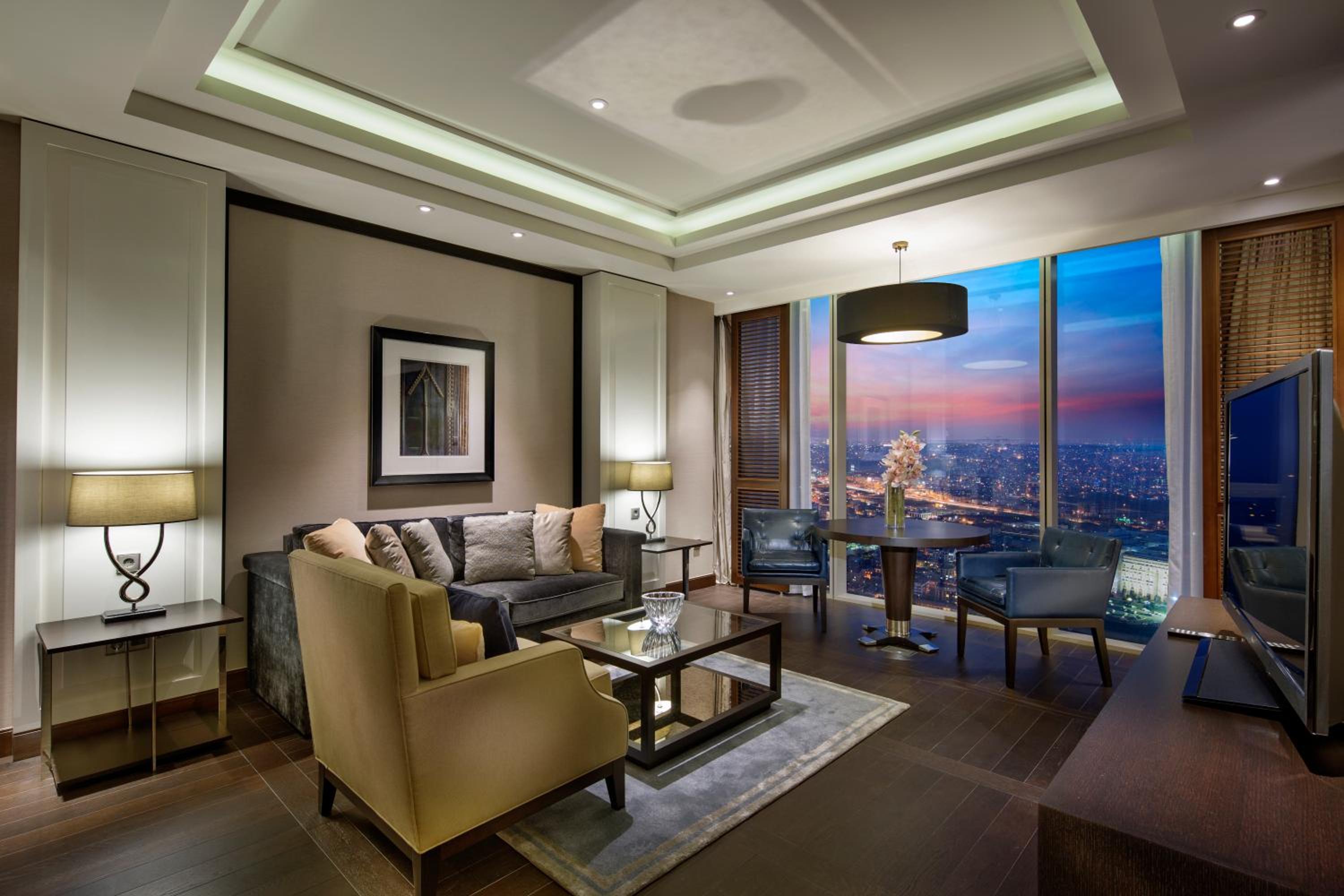 King Diplomat Suite with Executive Lounge Access