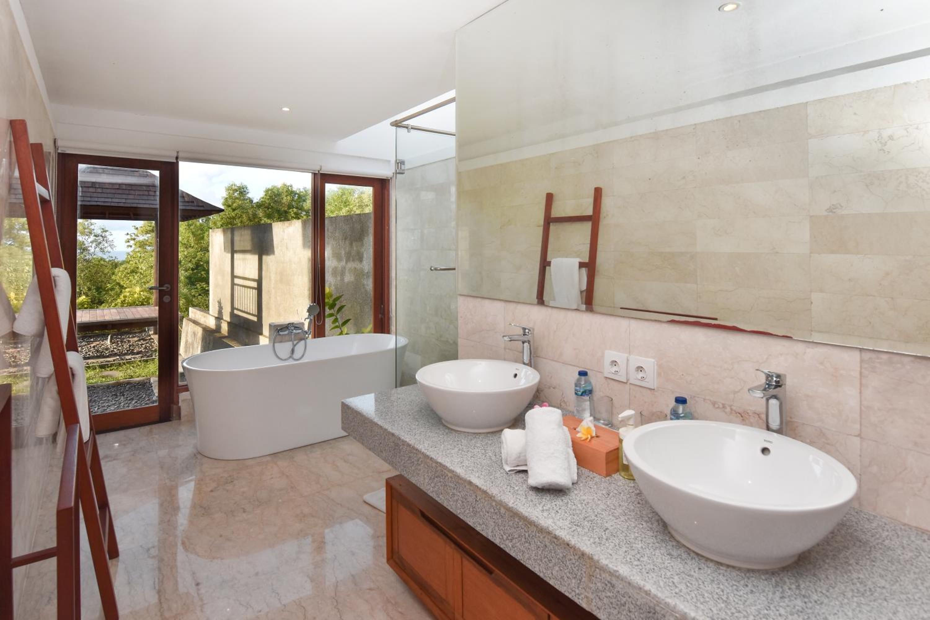 Two Bedroom Ocean View Villa - Photo 8
