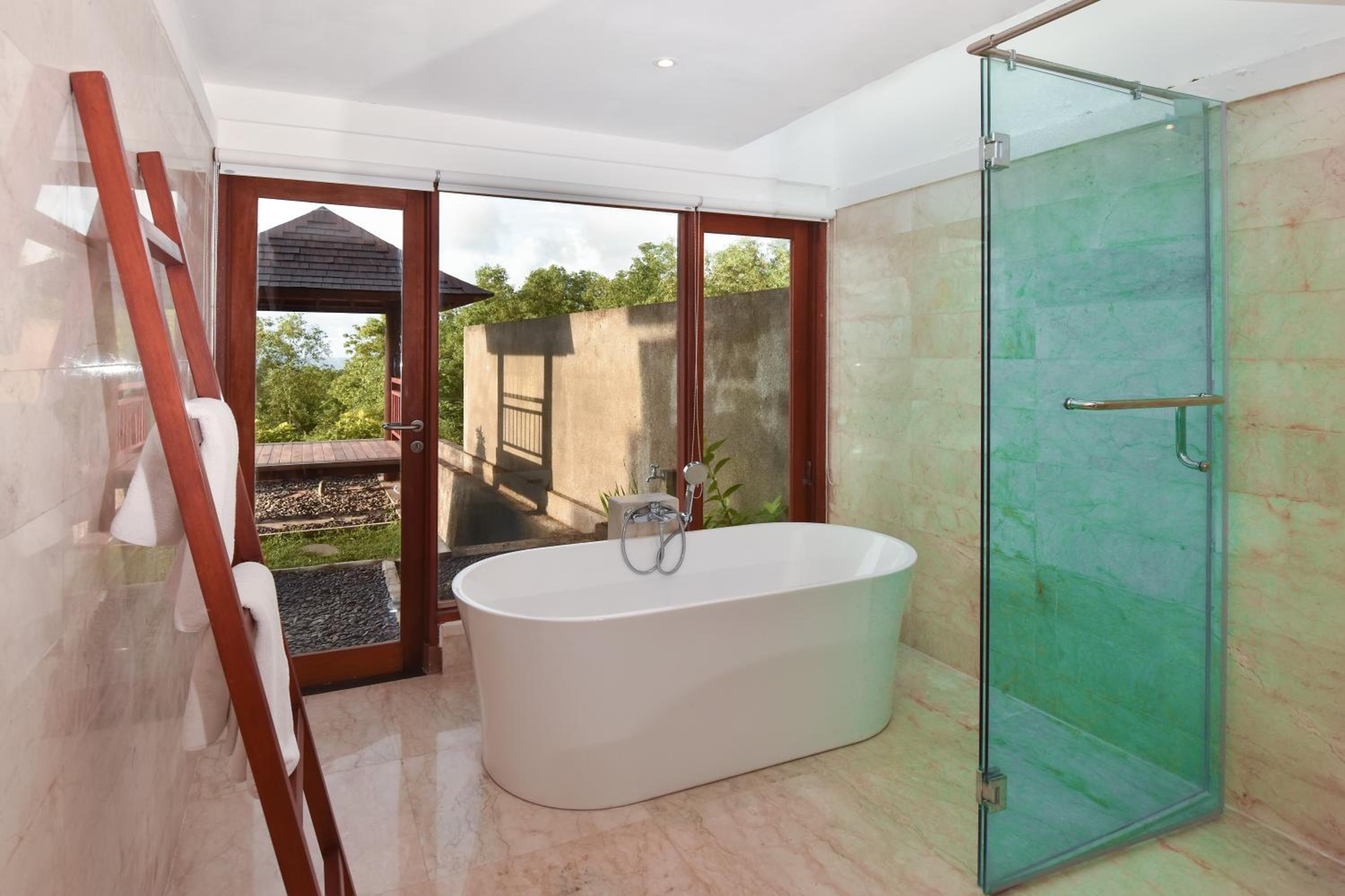 Two Bedroom Ocean View Villa - Photo 2