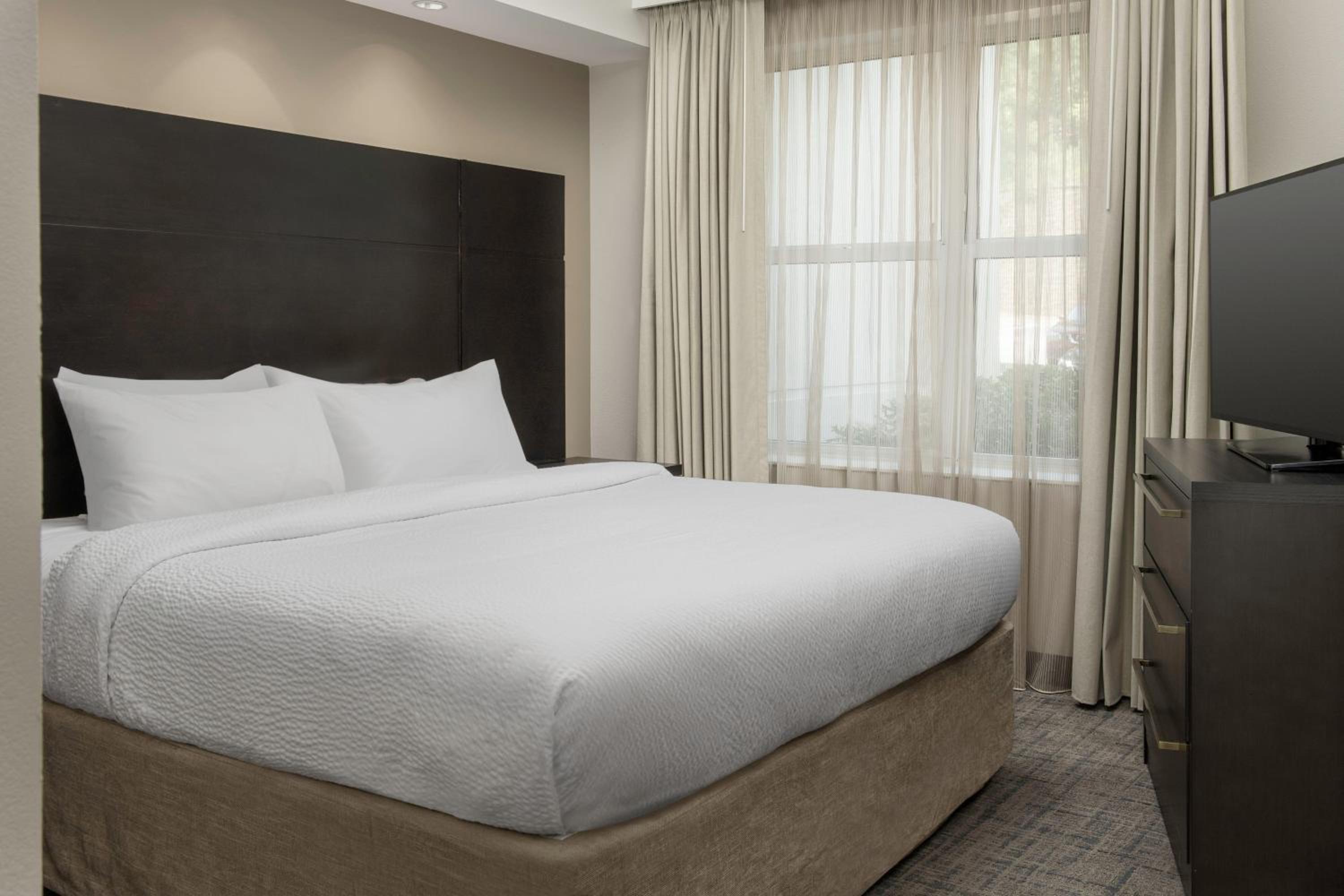 One-Bedroom King Suite with Sofa Bed - Photo 5