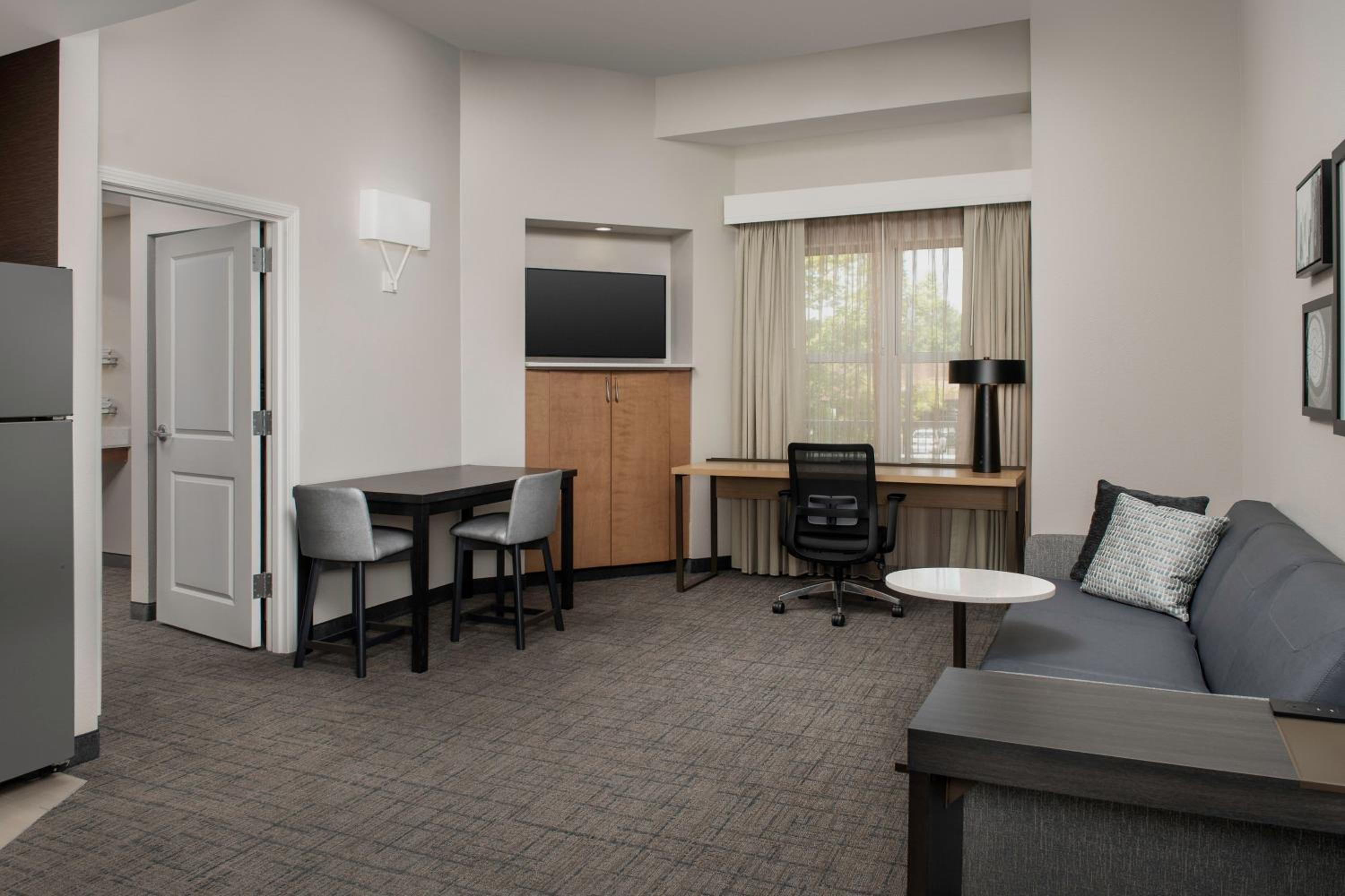 One-Bedroom King Suite with Sofa Bed - Photo 4
