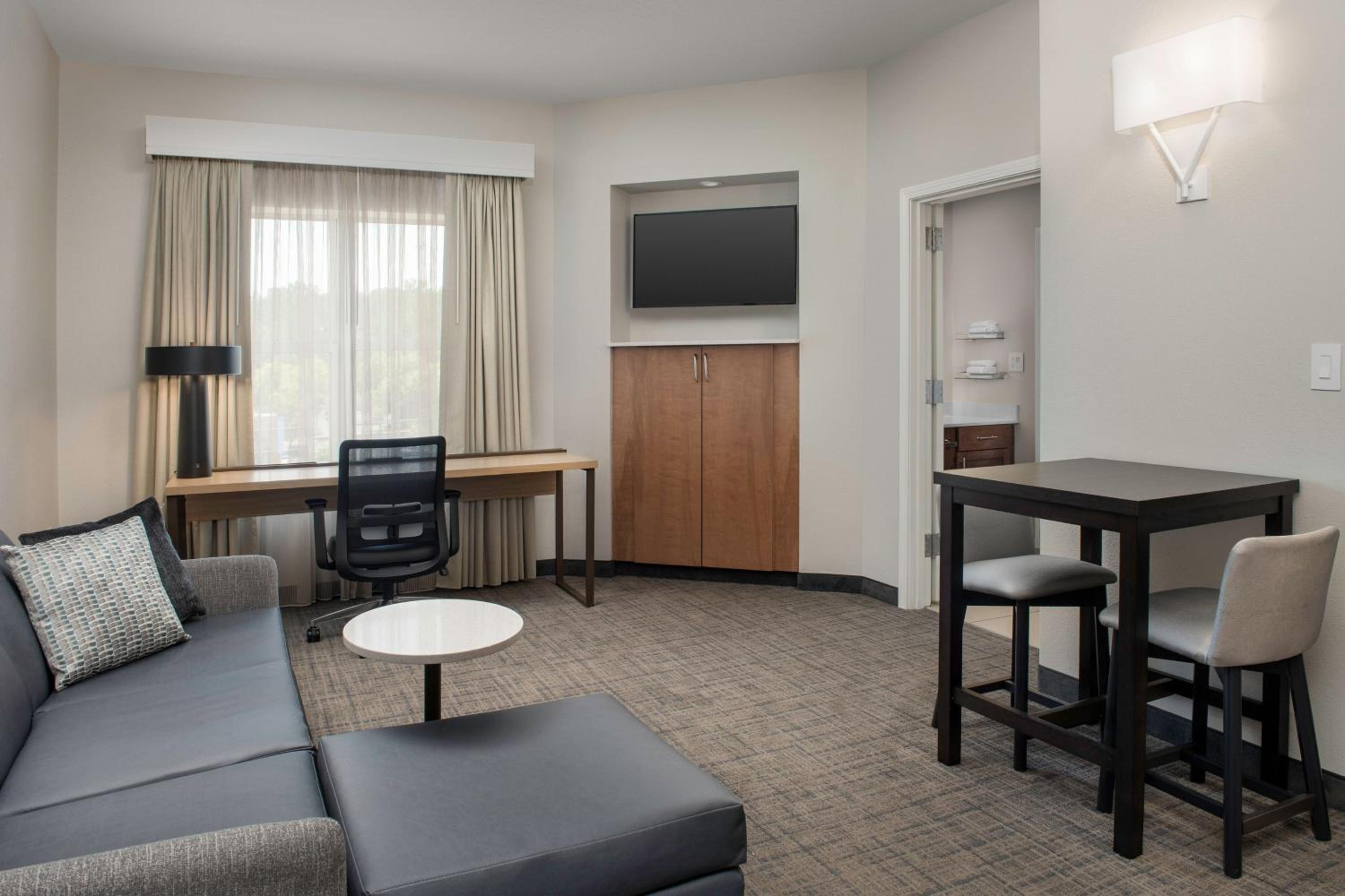 One-Bedroom King Suite with Sofa Bed - Photo 3