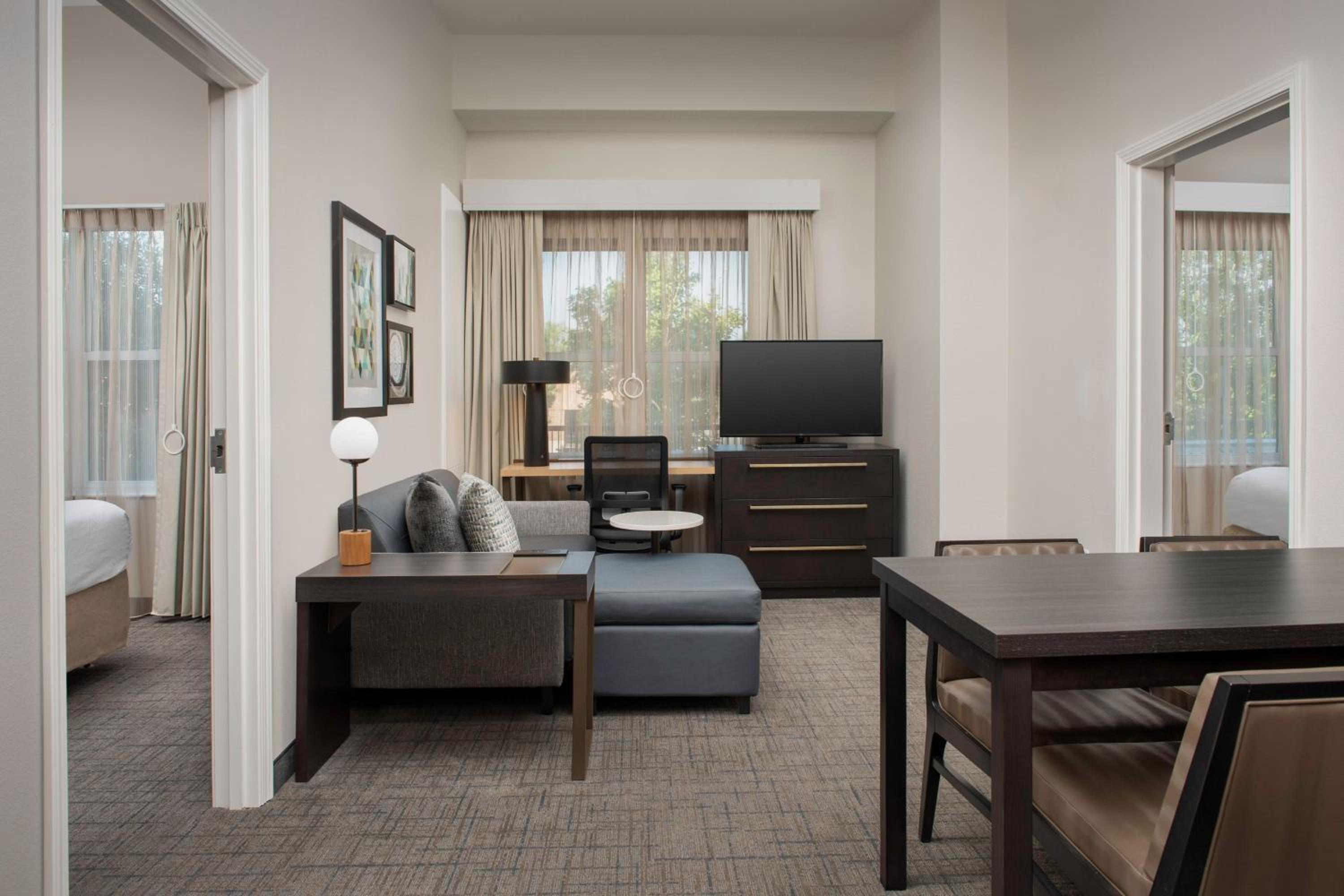 Two-Bedroom Suite - Photo 5