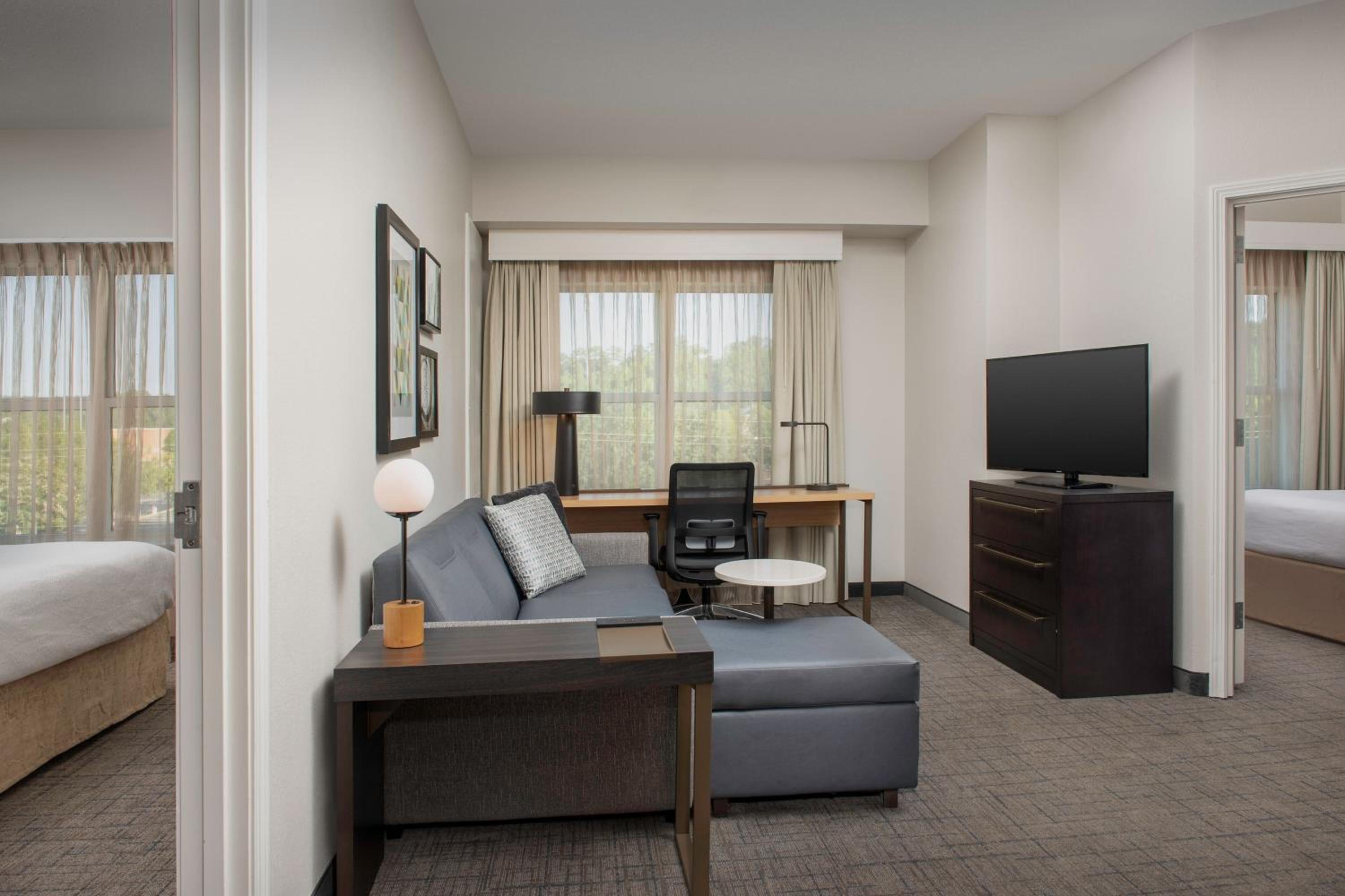 Two-Bedroom Suite - Photo 3