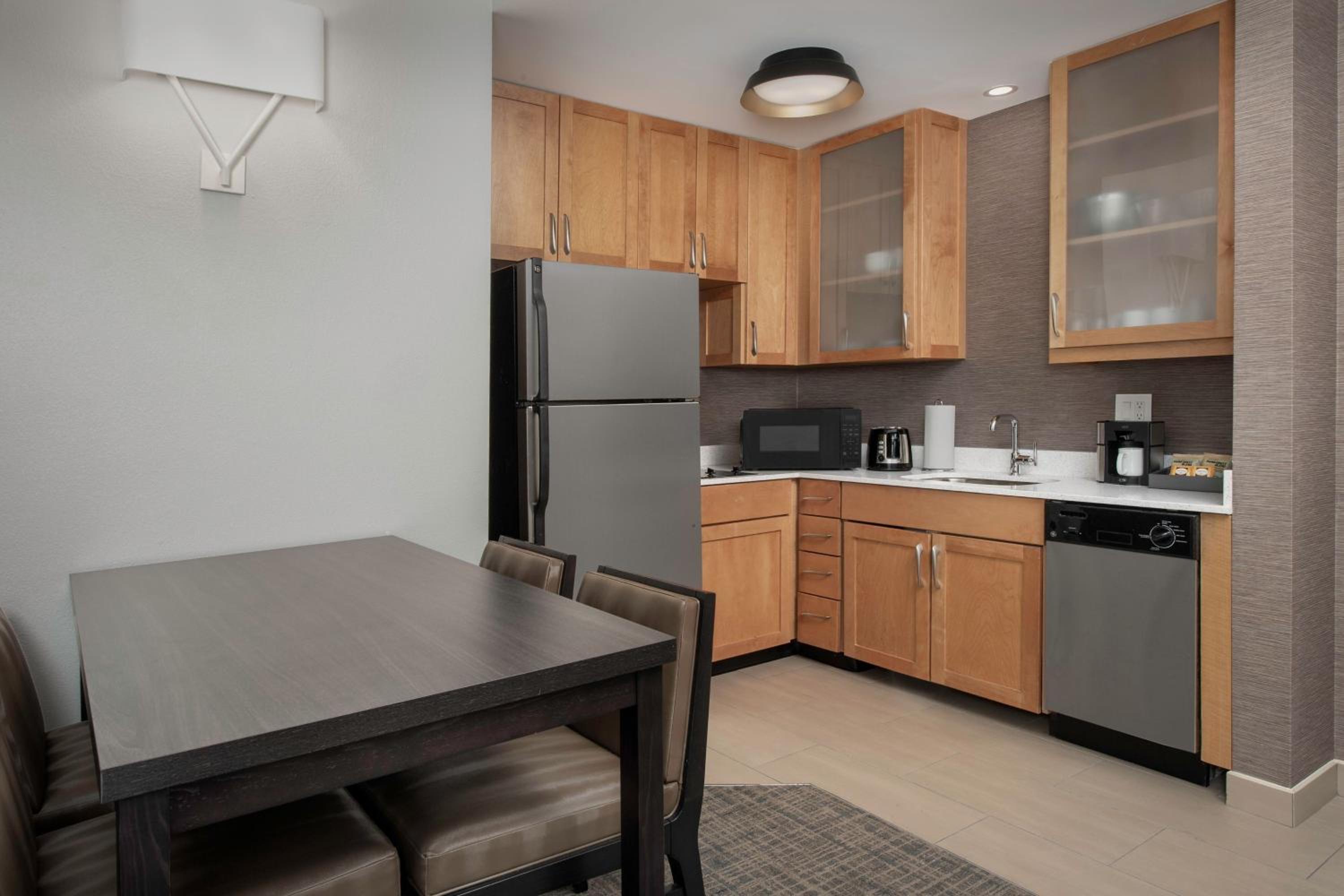 Two-Bedroom Suite - Photo 8