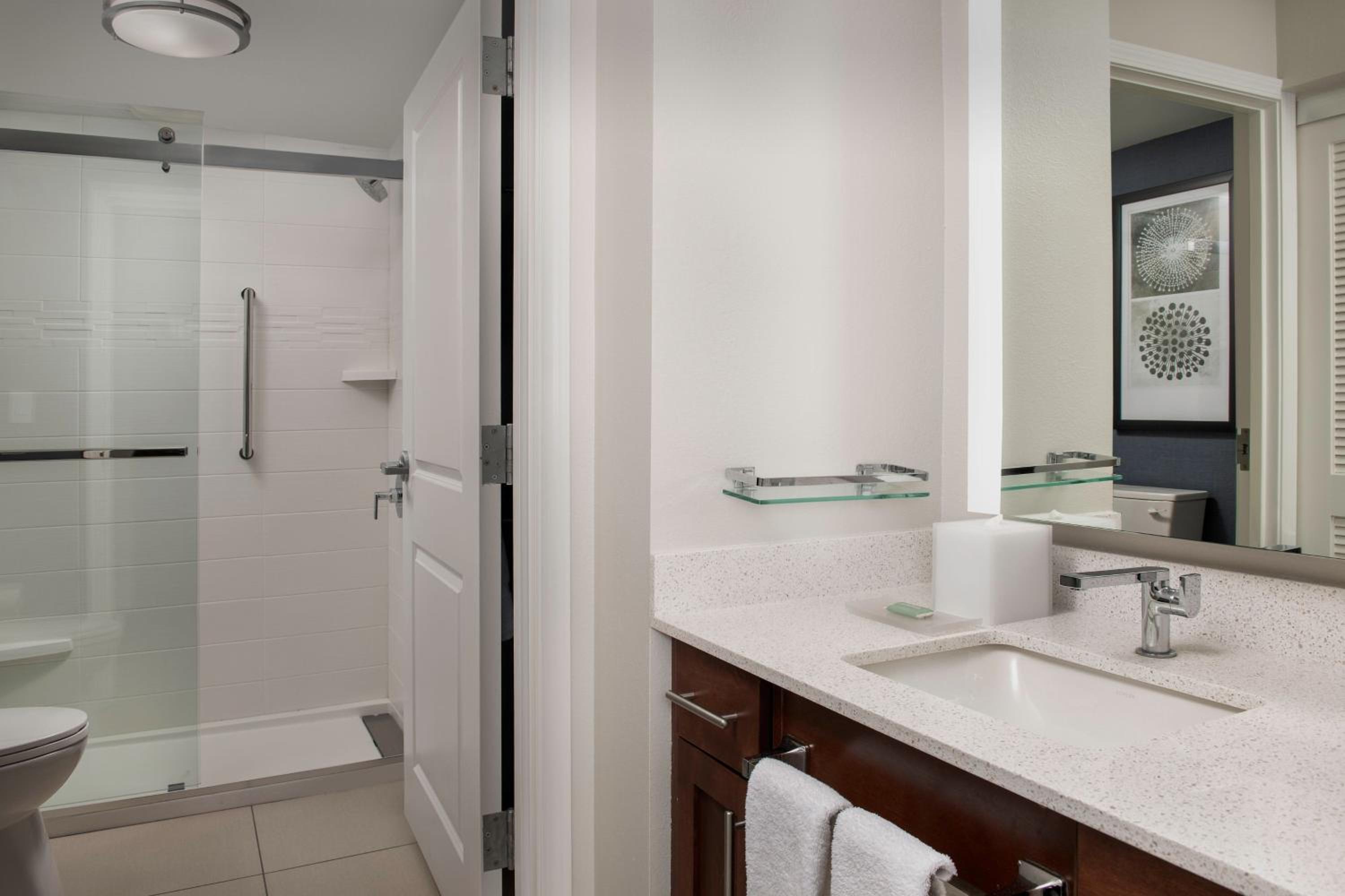 Two-Bedroom Suite - Photo 7