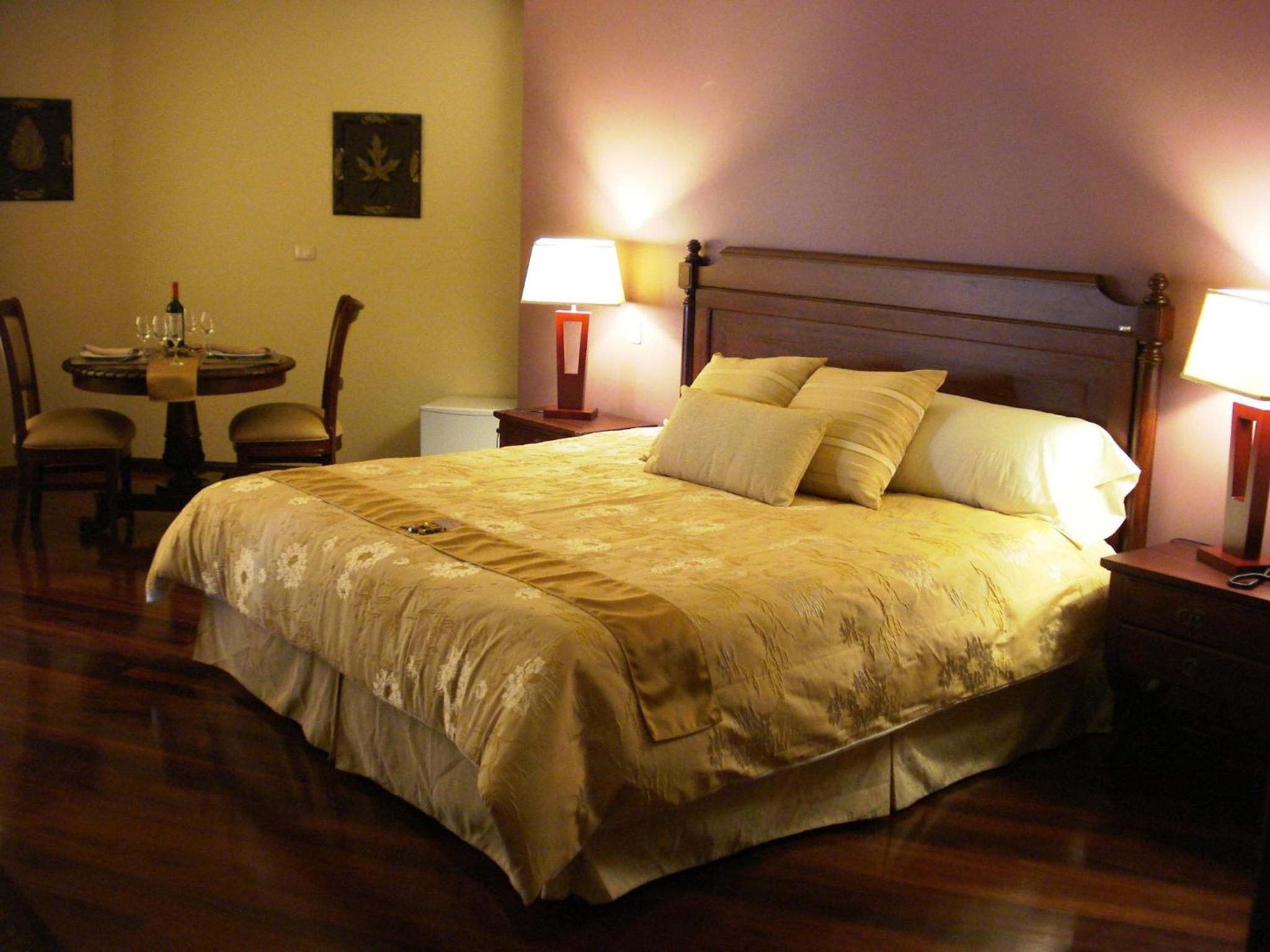 Deluxe Suite with Spa Bath photo 2