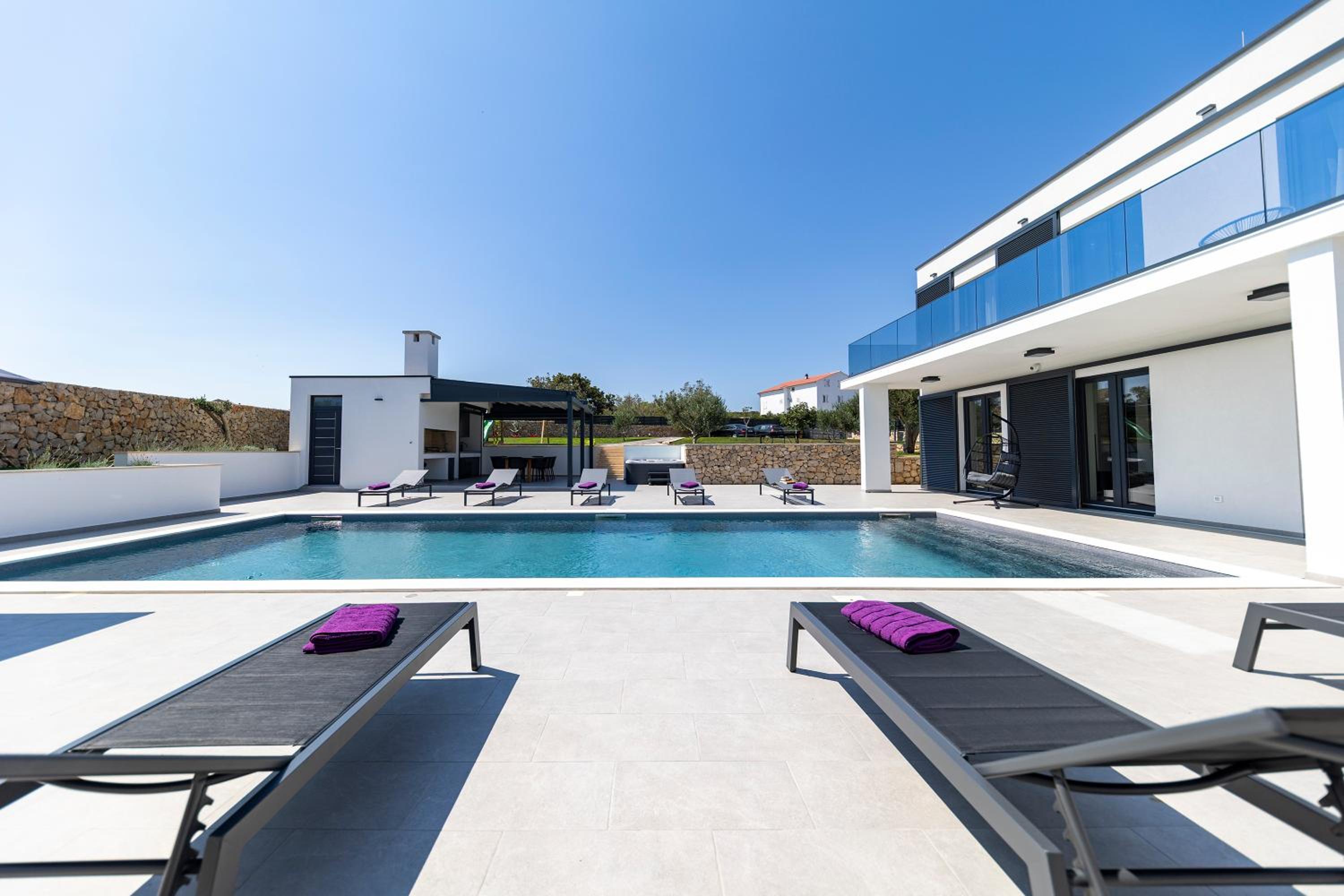 Villa photo 2