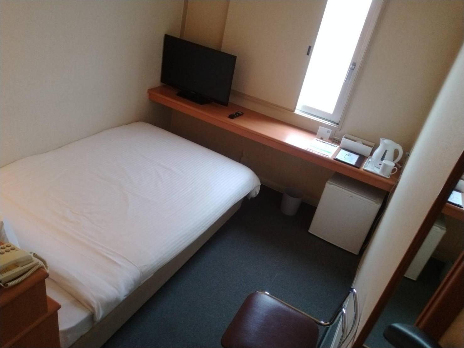 Single Room - Smoking photo 3